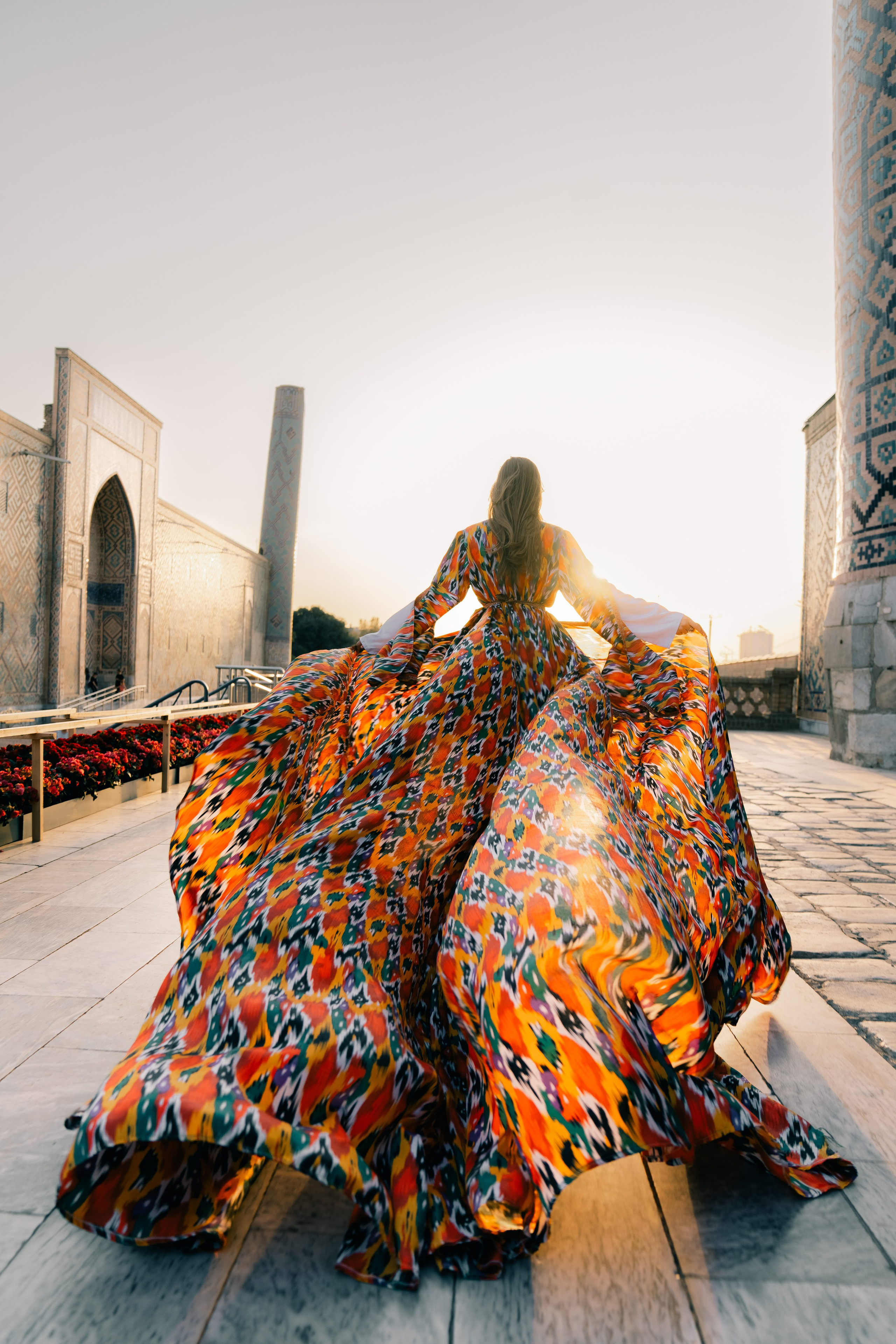 Аренда длинных узбекских платьев для фото. Фотограф в Узбекистане и Самарканде Джасур Марупов