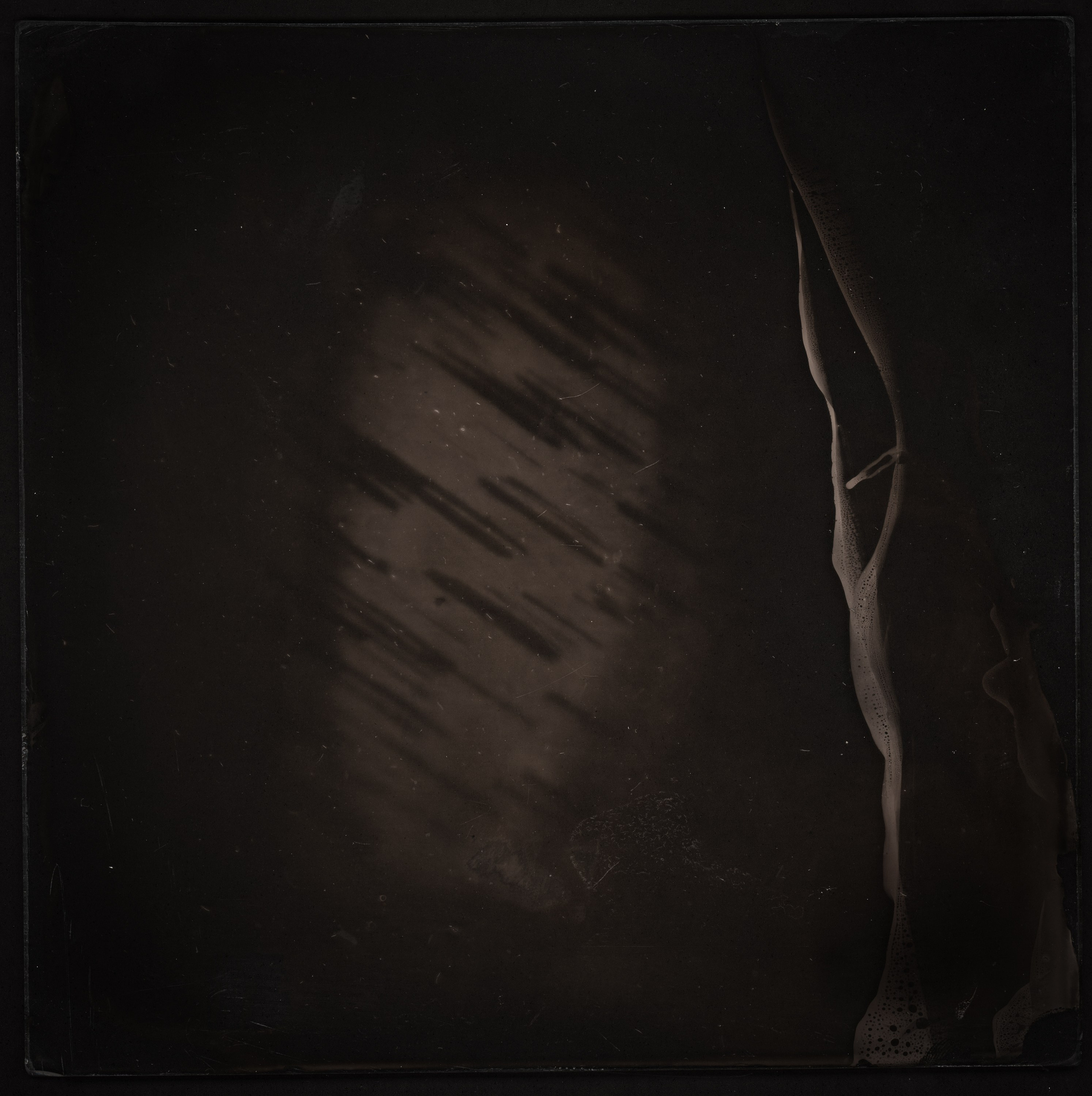 APPARITIONE. Adriano Escanhuela — Experimental