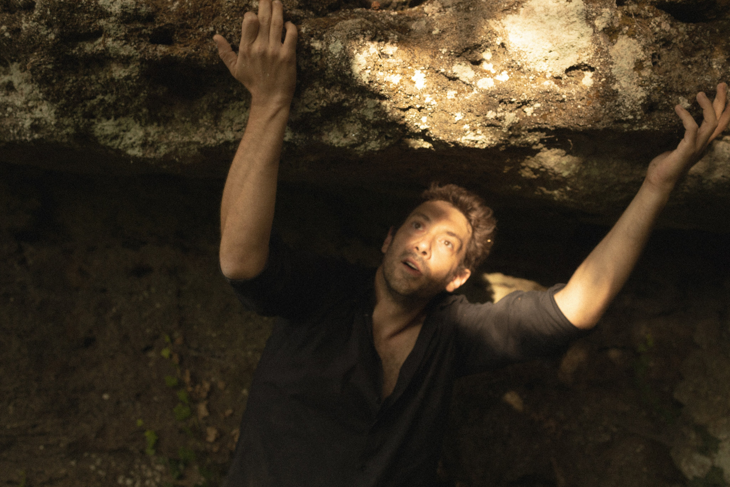 Portrait du portfolio d’un acteur Avignon Provence France. Histoires d’amour, séances photos de famille et de mariage en France