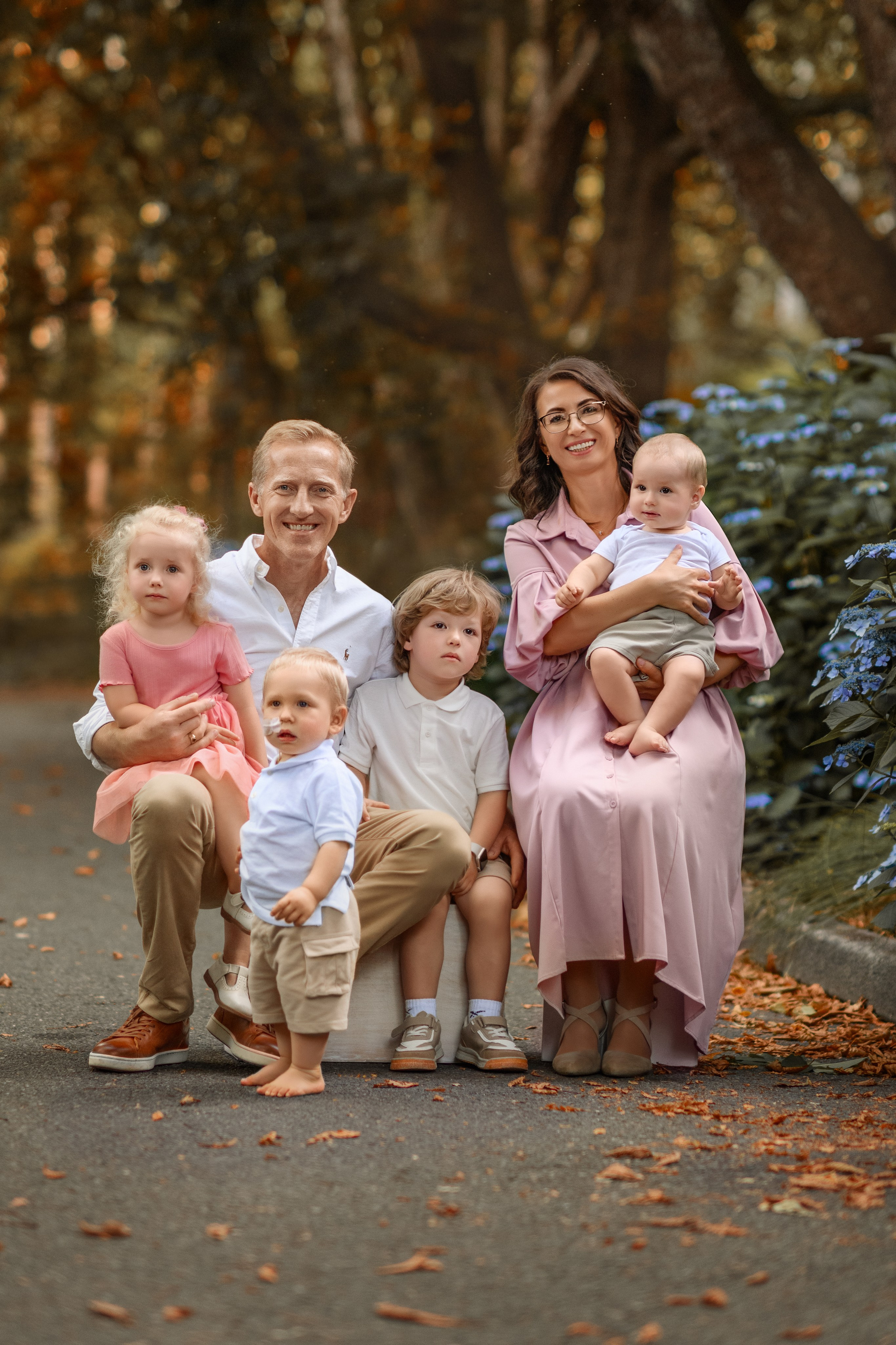Family of Karina. Wedding & family photography in Seattle area. Helen Michelle photographer