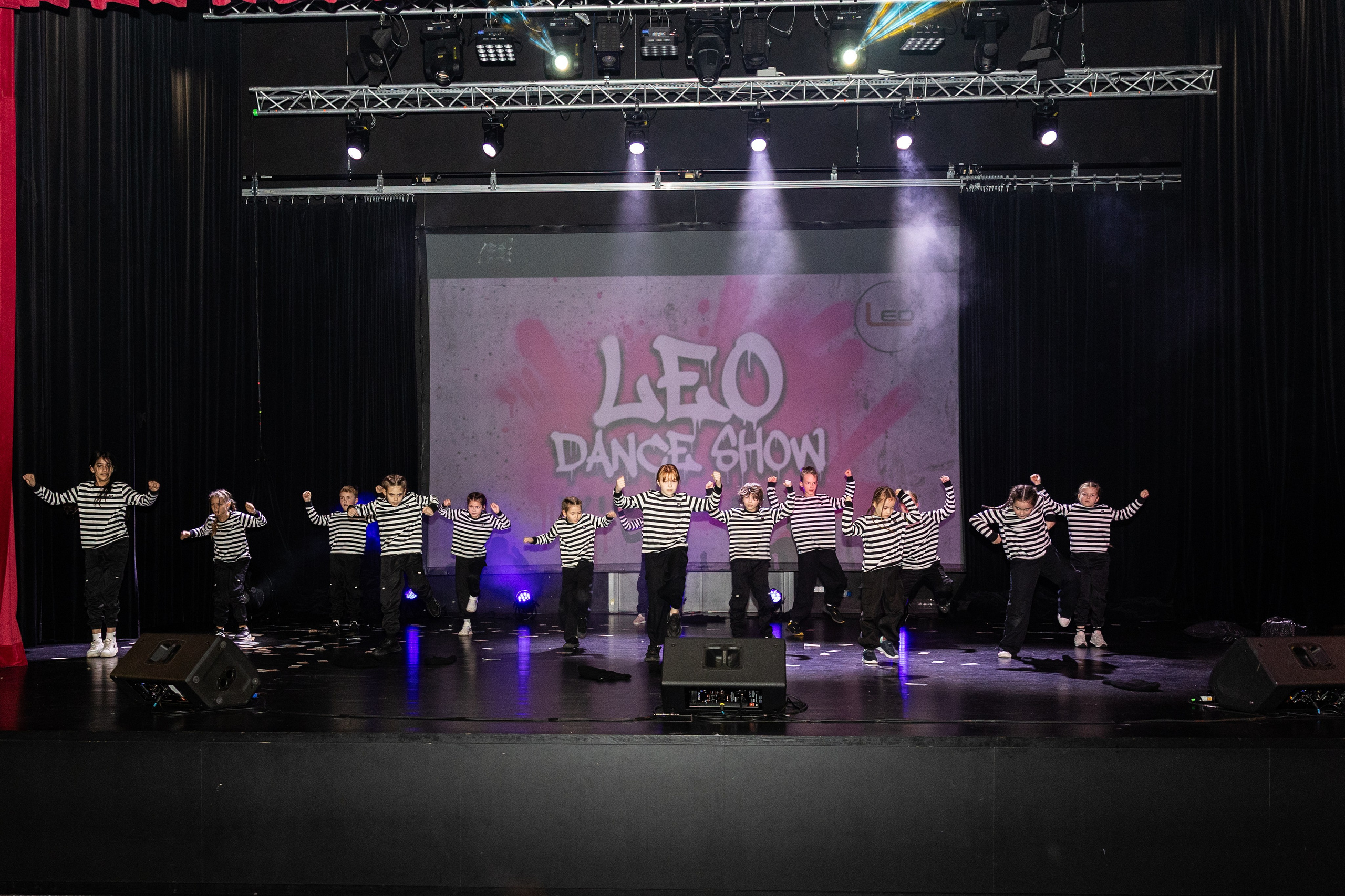 LEO DANCE SHOW WINTER 2025. Семейный и детский фотограф в Варшаве Мила Бобровская