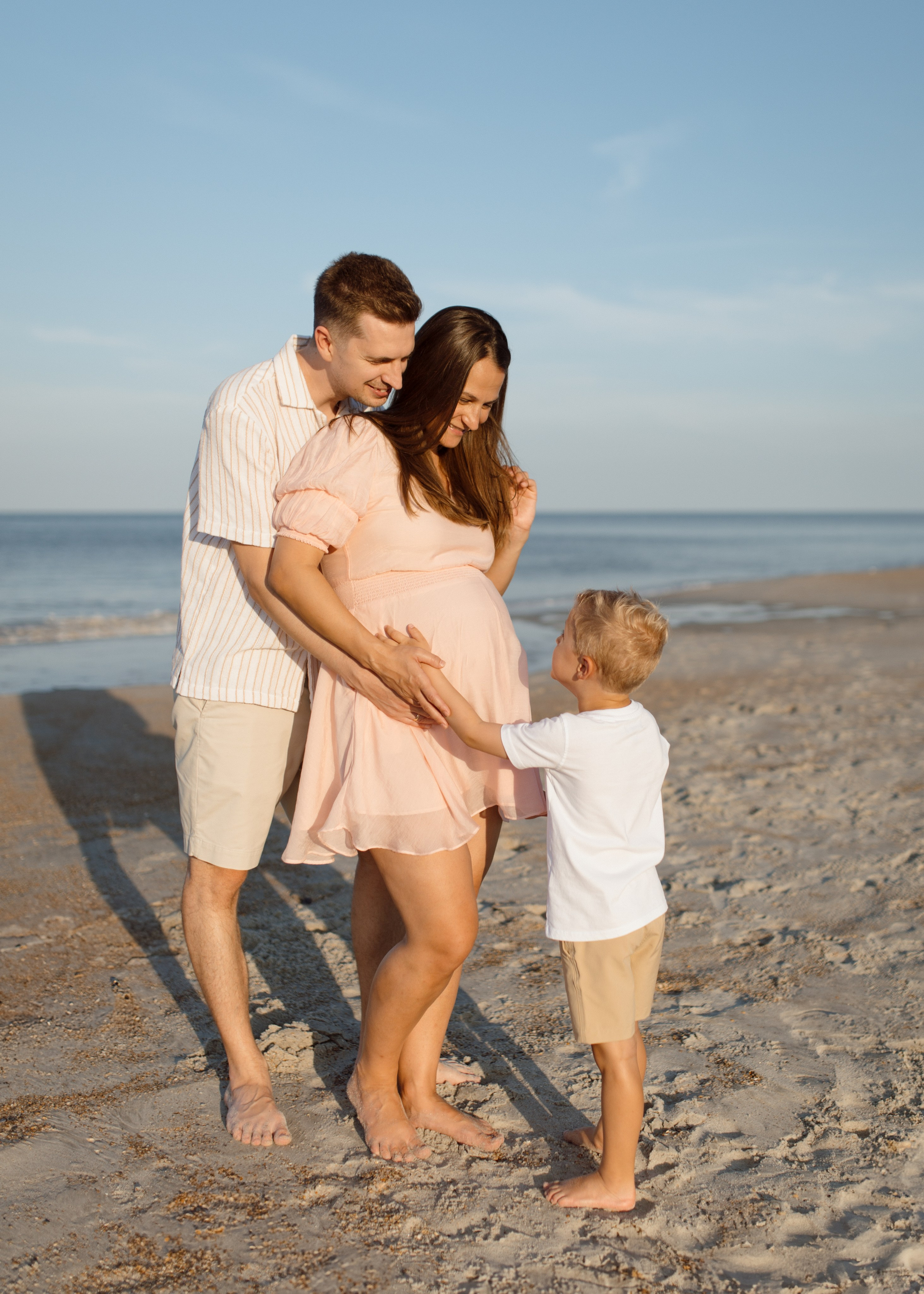 T + A Maternity at the Beach. Portrait and couples photographer in Florida, Valeriia Honcharova