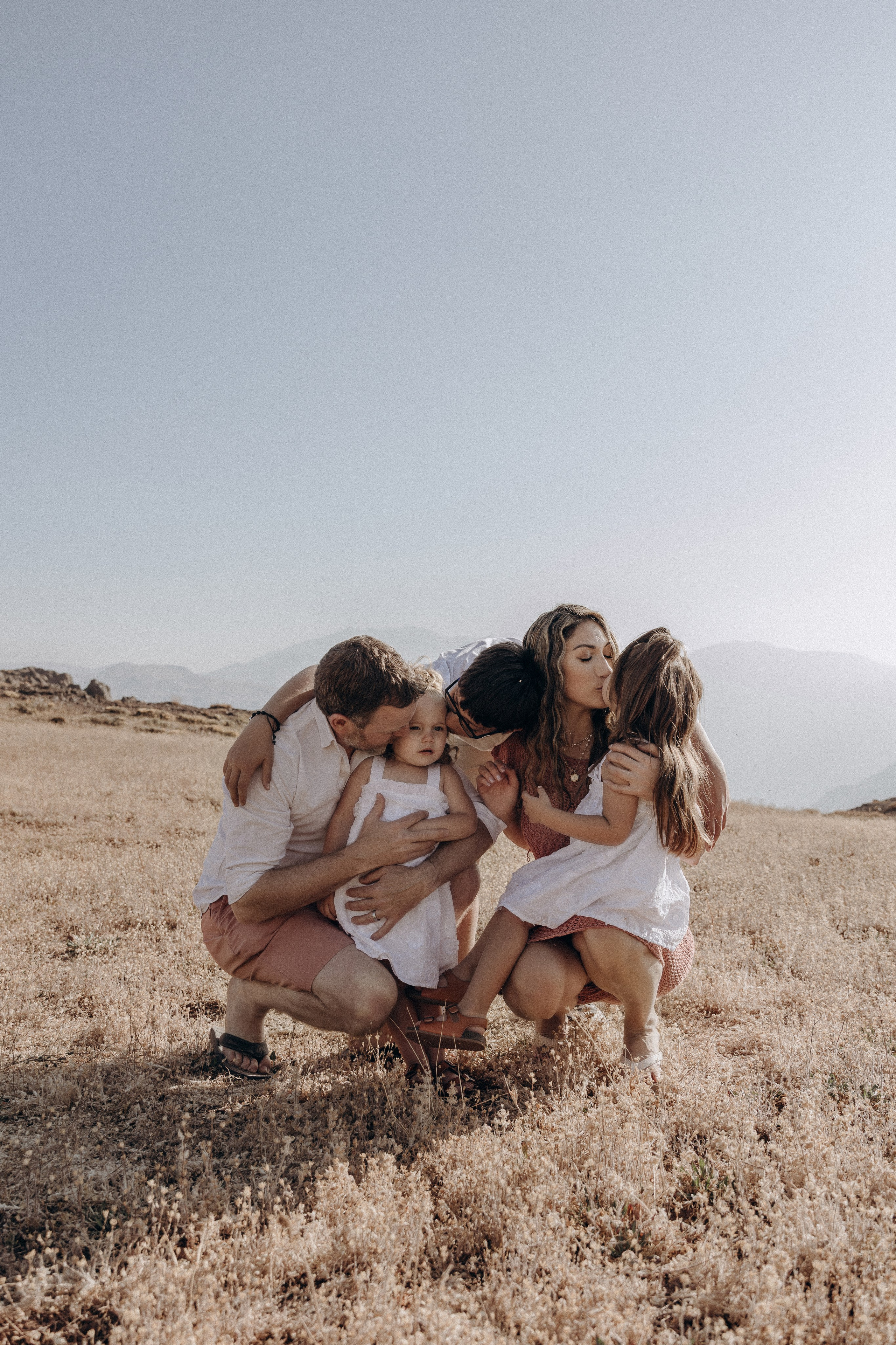 Family Photoshoot in the Mountains — Nature & Tenderness. Photographer in Santiago, Chile Anna Almazova