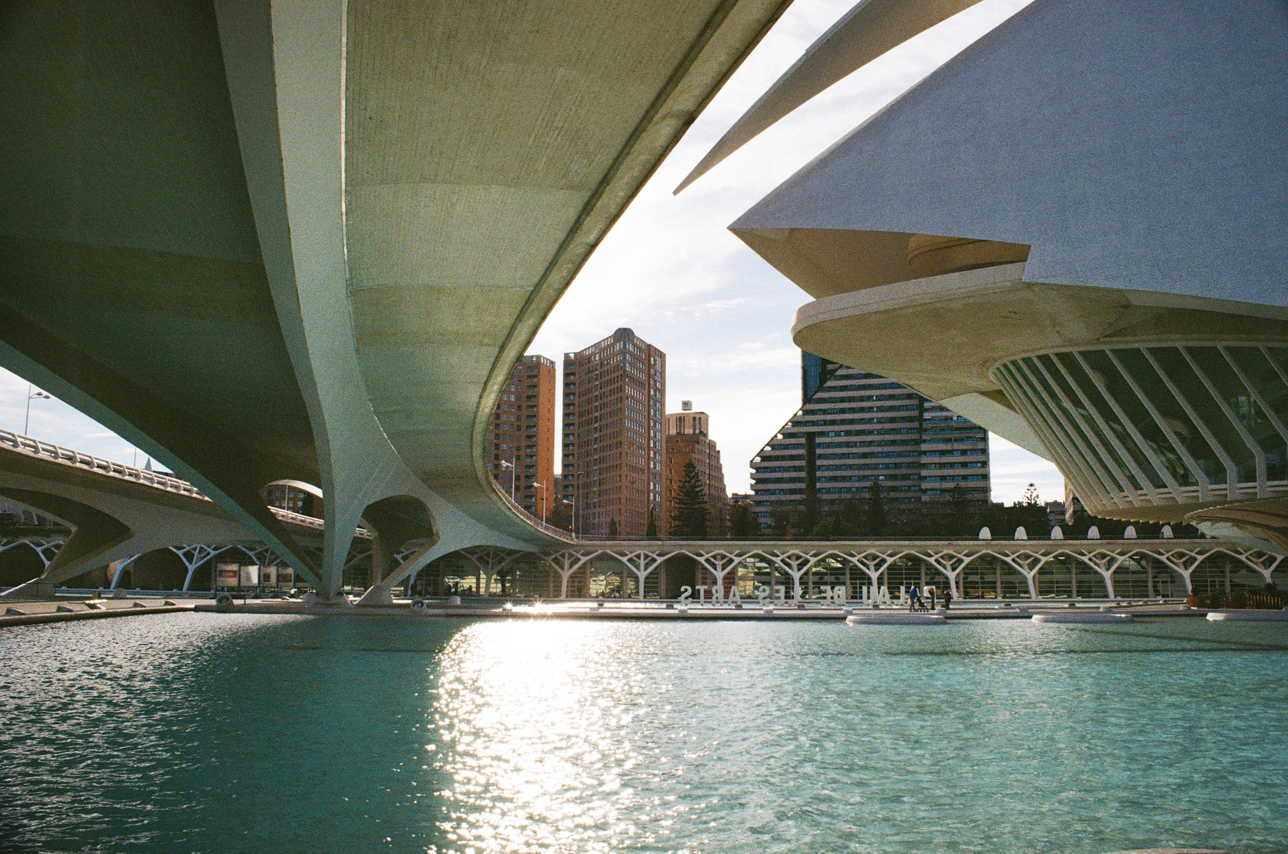 Valencia — Ein fotografischer Spaziergang durch Licht und Weite. Hochzeitsgeschichten – Professionelle Hochzeitsfotografie & Videografie in Deutschland, Italien, Spanien und ganz Europa