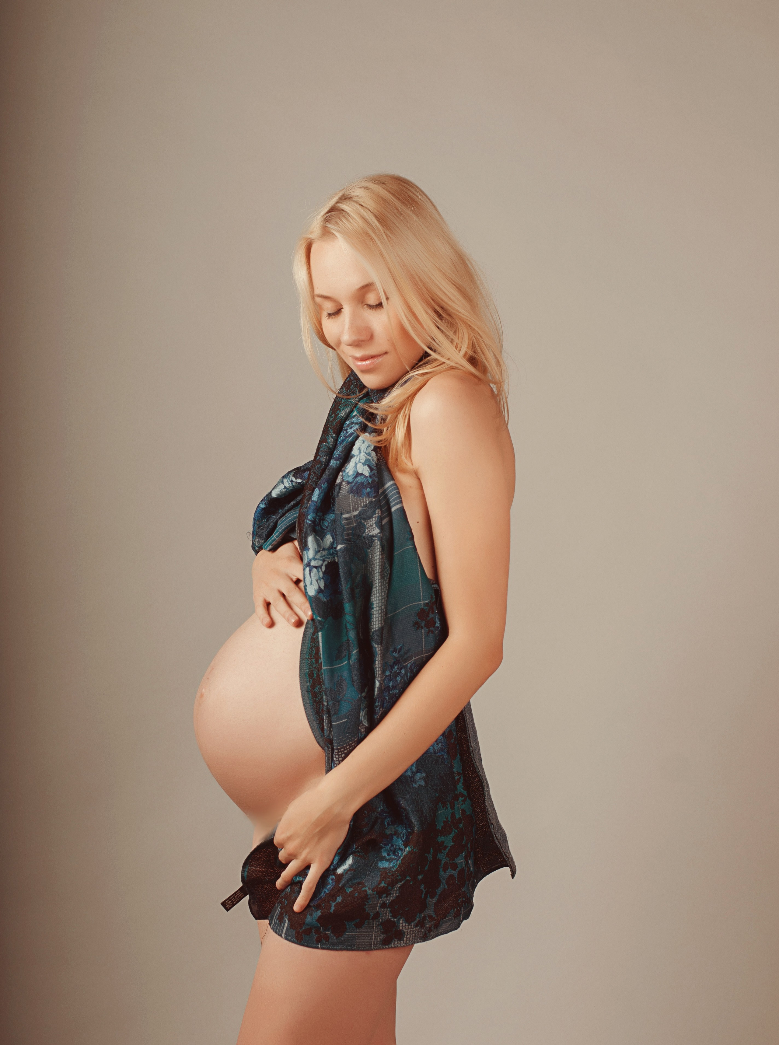 Pregnancy photo shooting. Wedding and Family Photographer in Slovenia