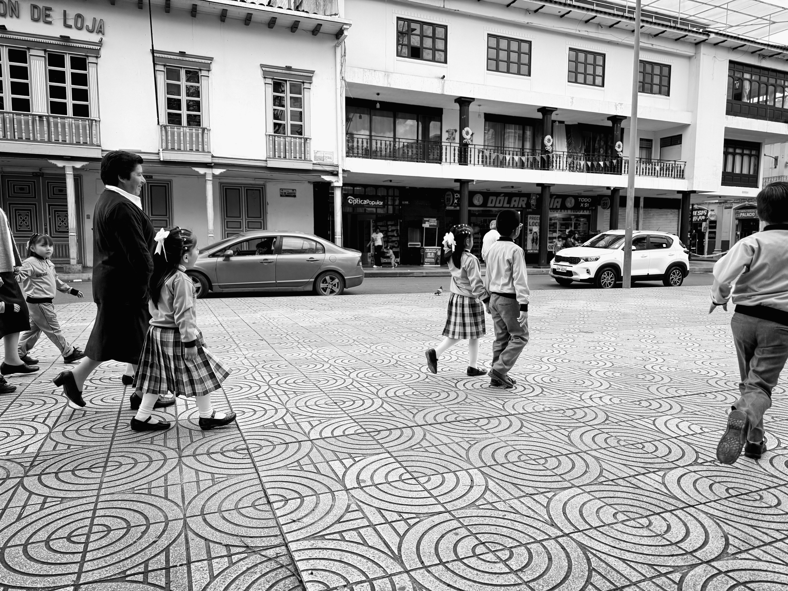 Black and White Street Photography | Jordy Chuquimarca. Jordy Chuquimarca Fotografía