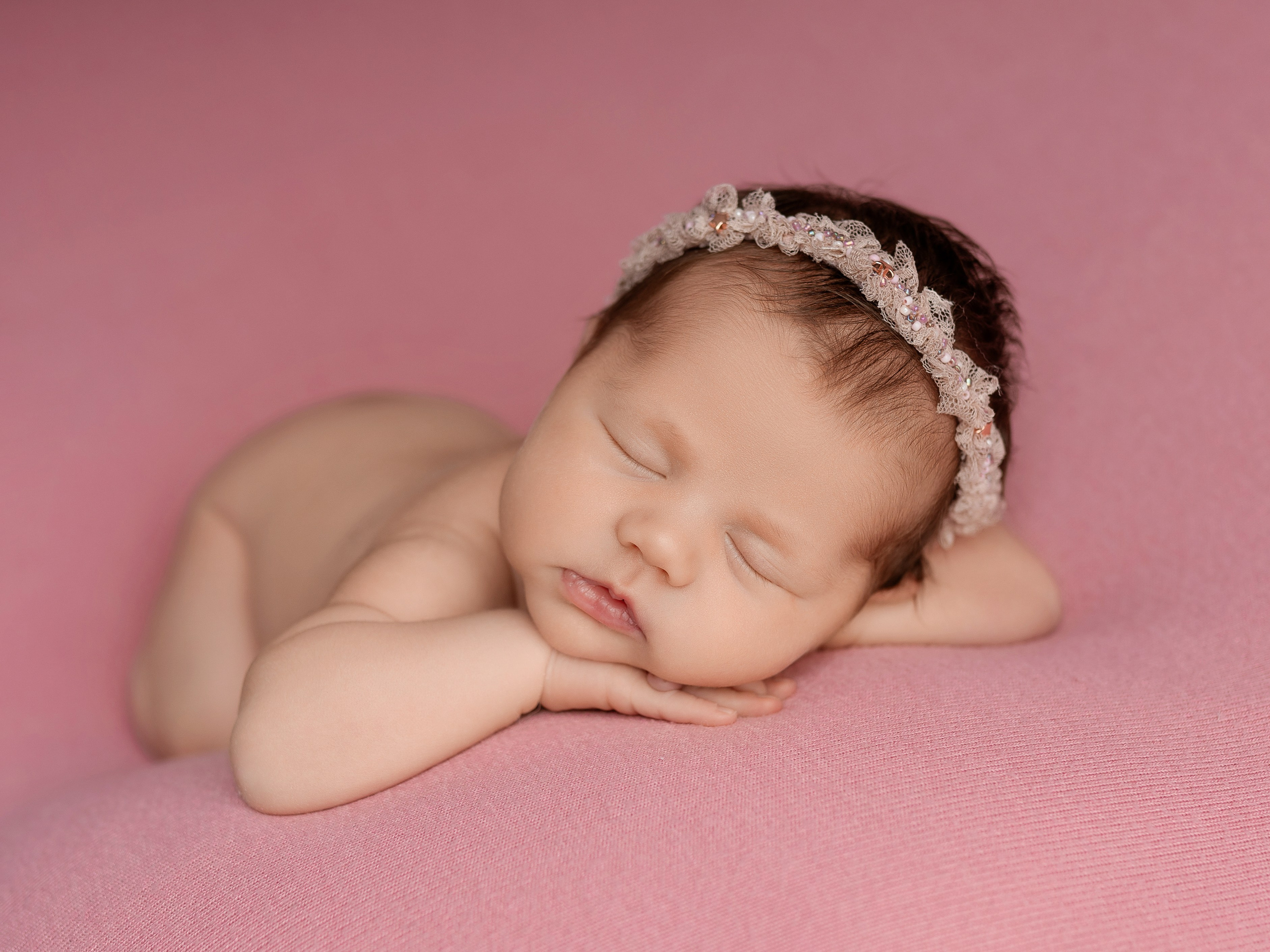 Esu Aleksandra naujagimių ir kudikių fotografė iš Vilniaus