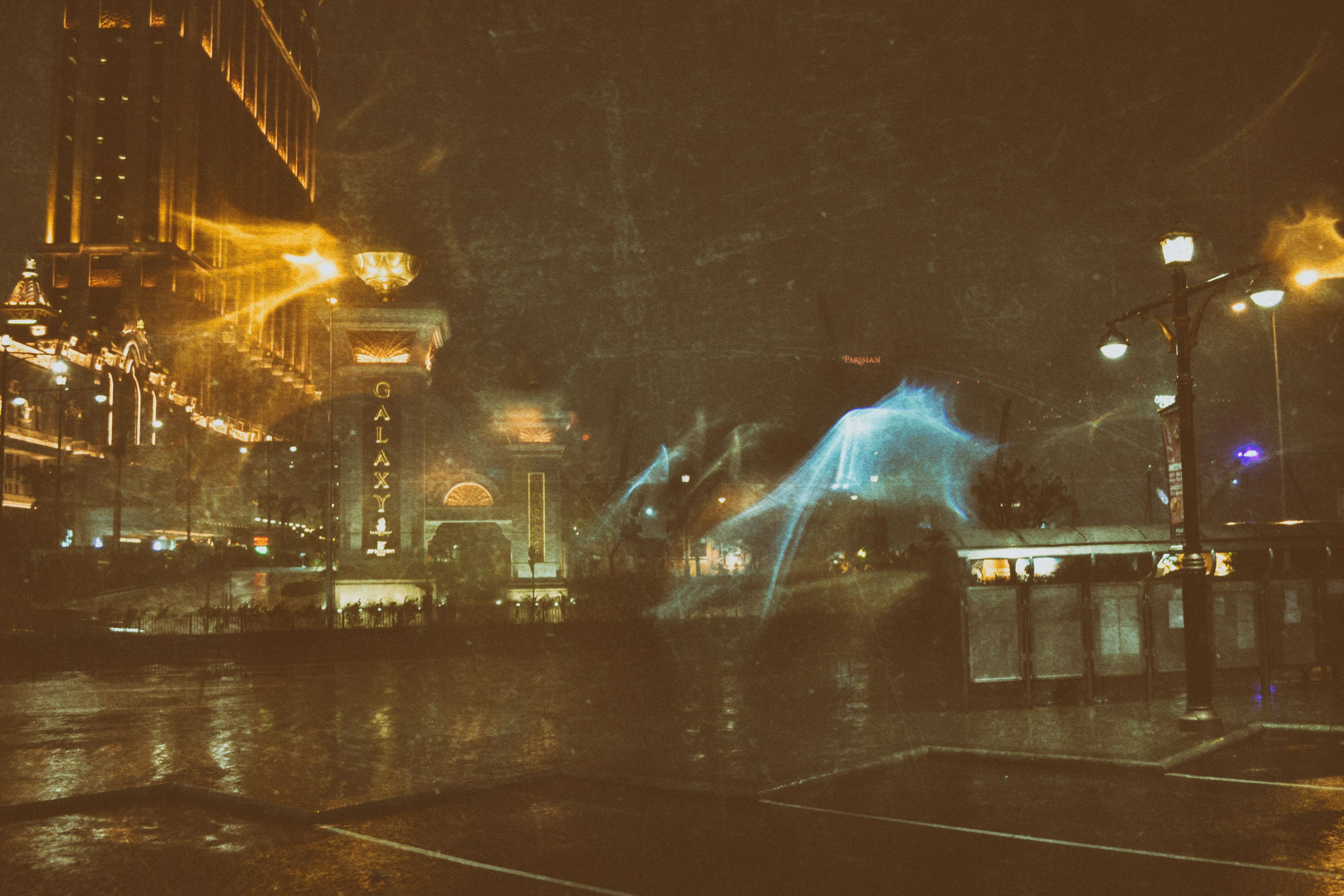 Urban Night Photography – Rain, Lights, and Reflections