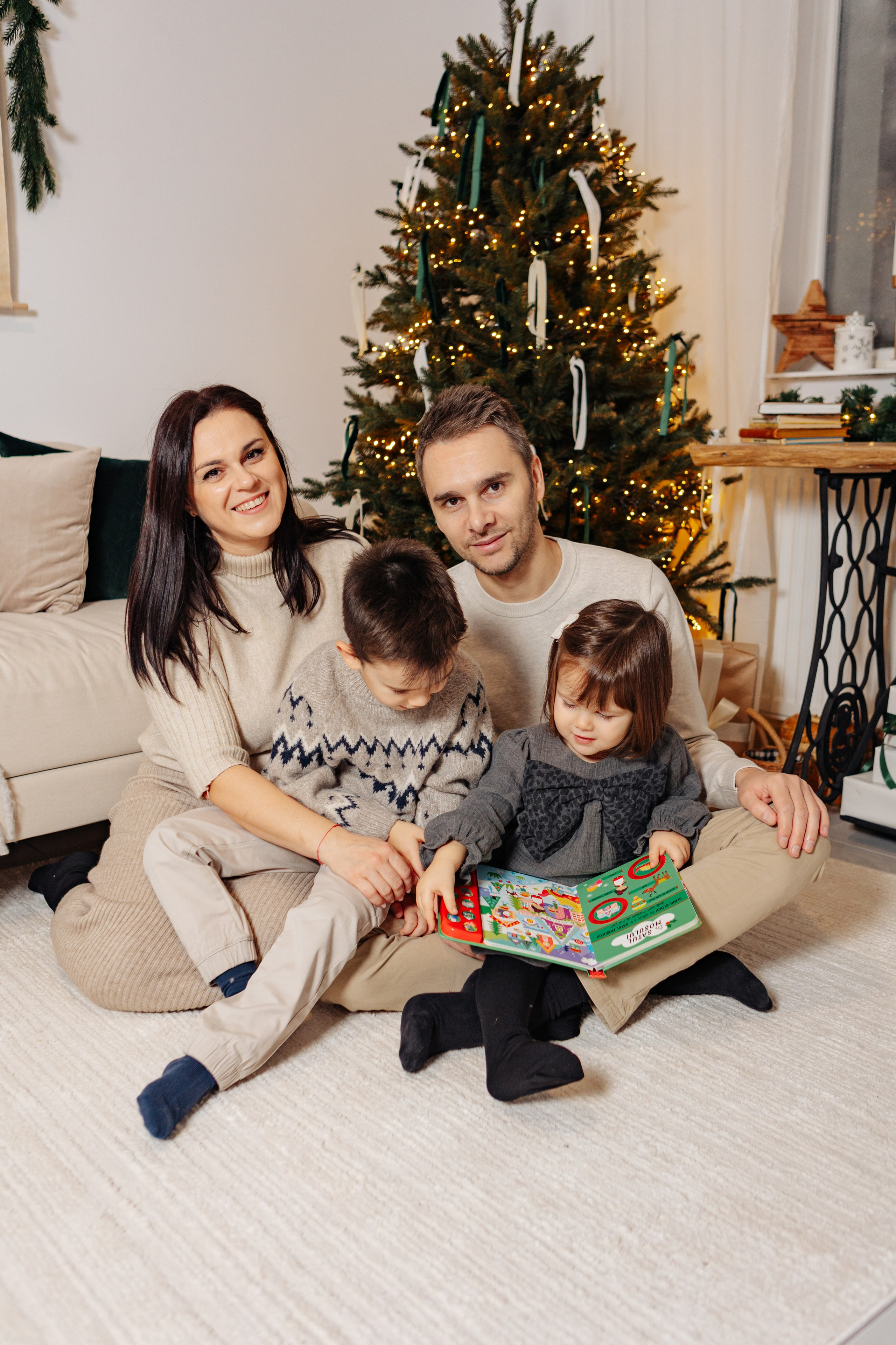 Familia Codreanu. Cristina Andronache fotograf Brașov fotograf de familie fotograf de nunta Brașov