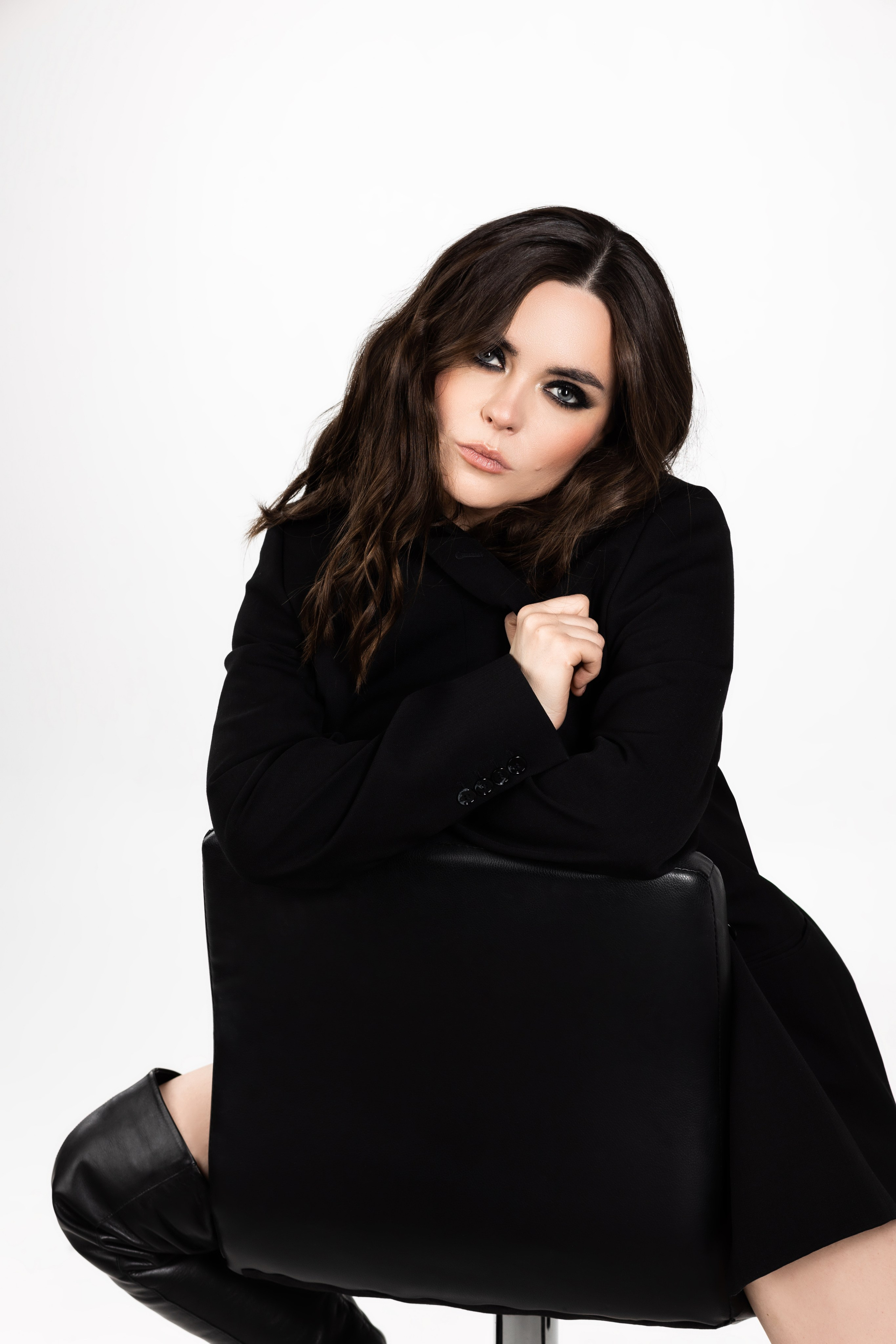 Professional studio portrait in Belgrade with soft lighting, Artistic studio portrait session in Belgrade, Serbia, Studio portrait with professional lighting setup, Elegant portrait taken in a photography studio in Belgrade