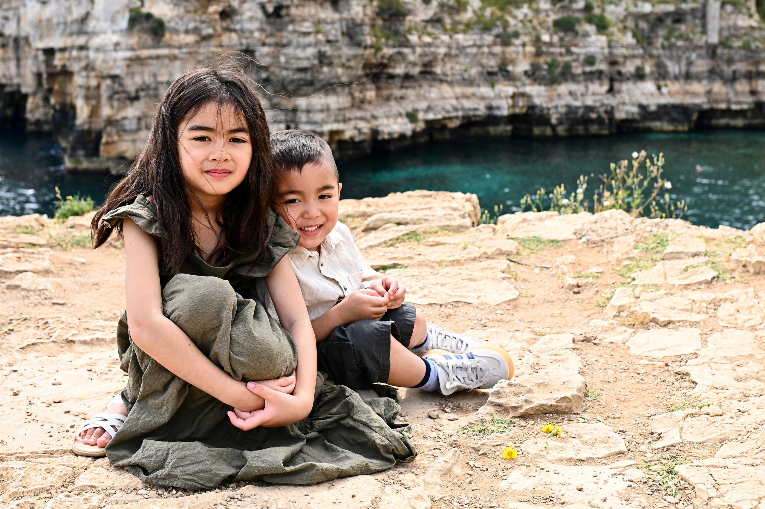Family Photoshoot in Monopoli with Aiza and Jamie. Fotografa in Puglia e Roma — Servizi fotografici romantici in Italia