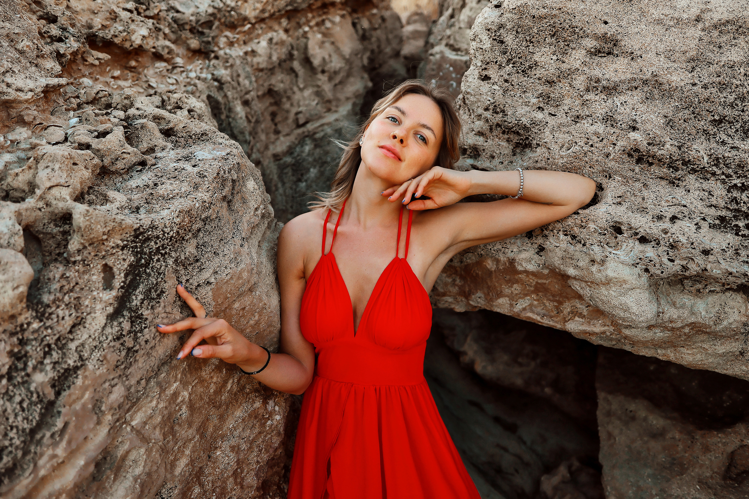 Индивидуальная съемка в красном платье, Айя-Напа. Апрель, 2022. Kipriotka. Ваш фотограф на Кипре (Айя-Напа, Протарас)