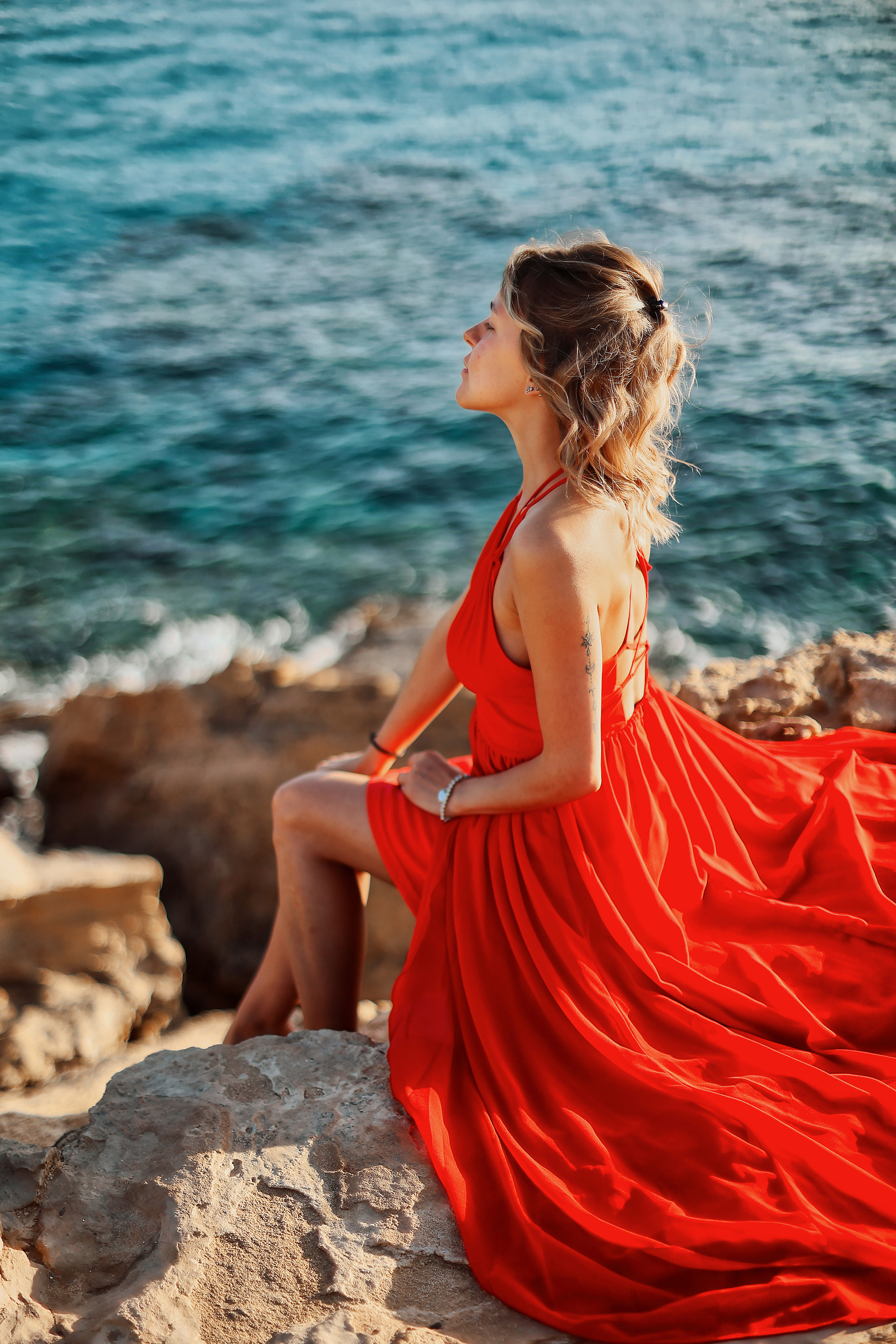 Индивидуальная съемка в красном платье, Айя-Напа. Апрель, 2022. Kipriotka. Ваш фотограф на Кипре (Айя-Напа, Протарас)