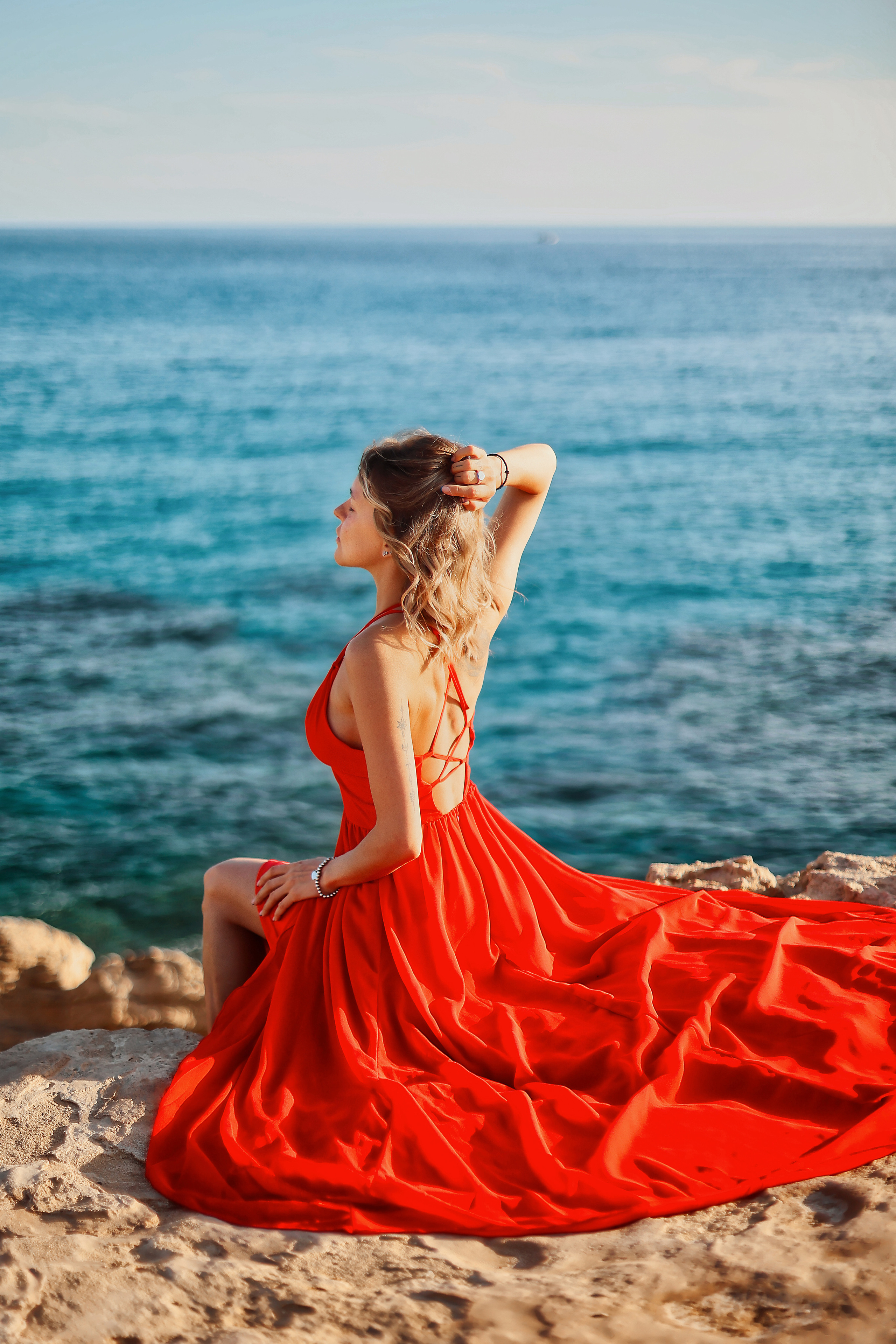 Индивидуальная съемка в красном платье, Айя-Напа. Апрель, 2022. Kipriotka. Ваш фотограф на Кипре (Айя-Напа, Протарас)