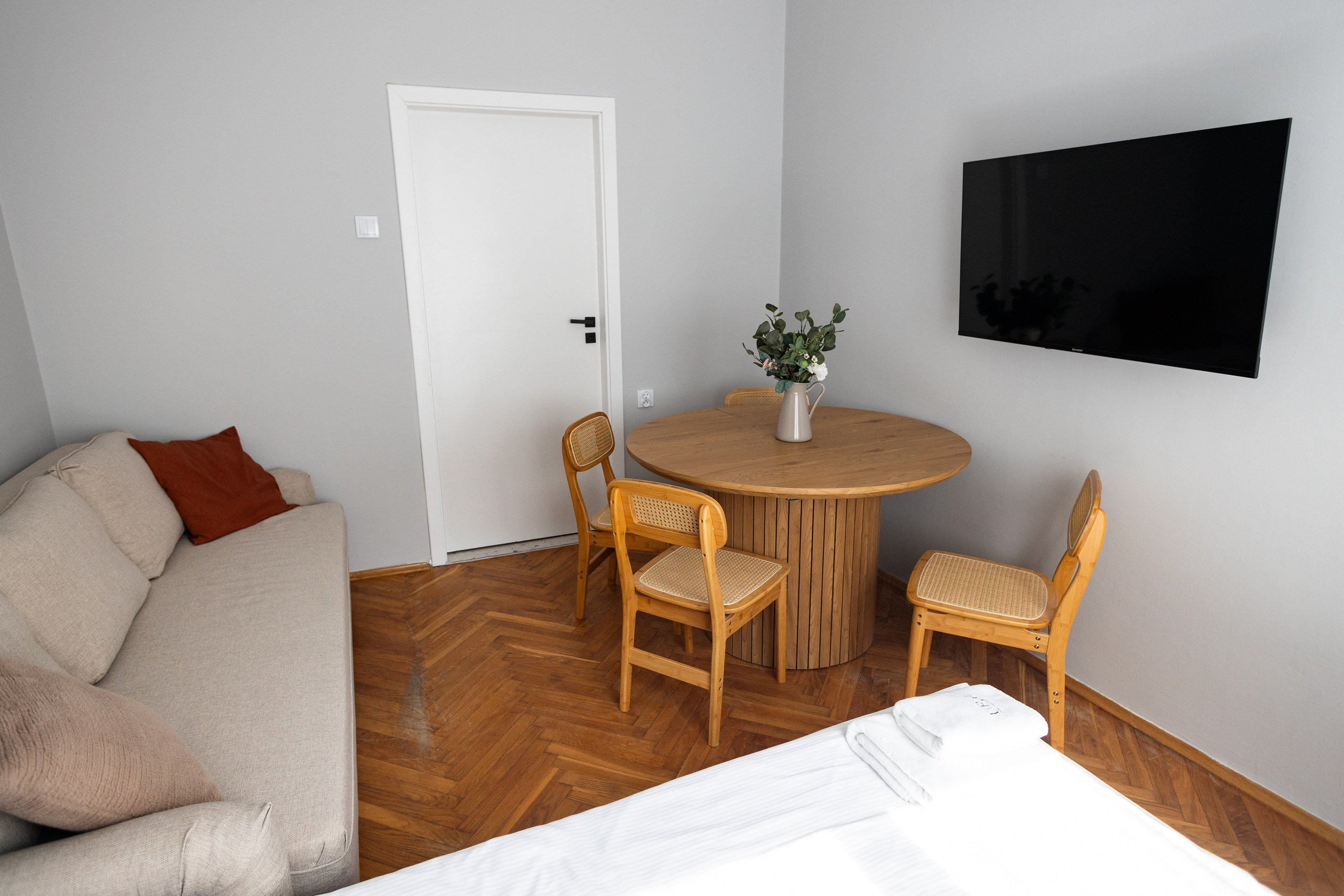 Apartament Upstairs 4