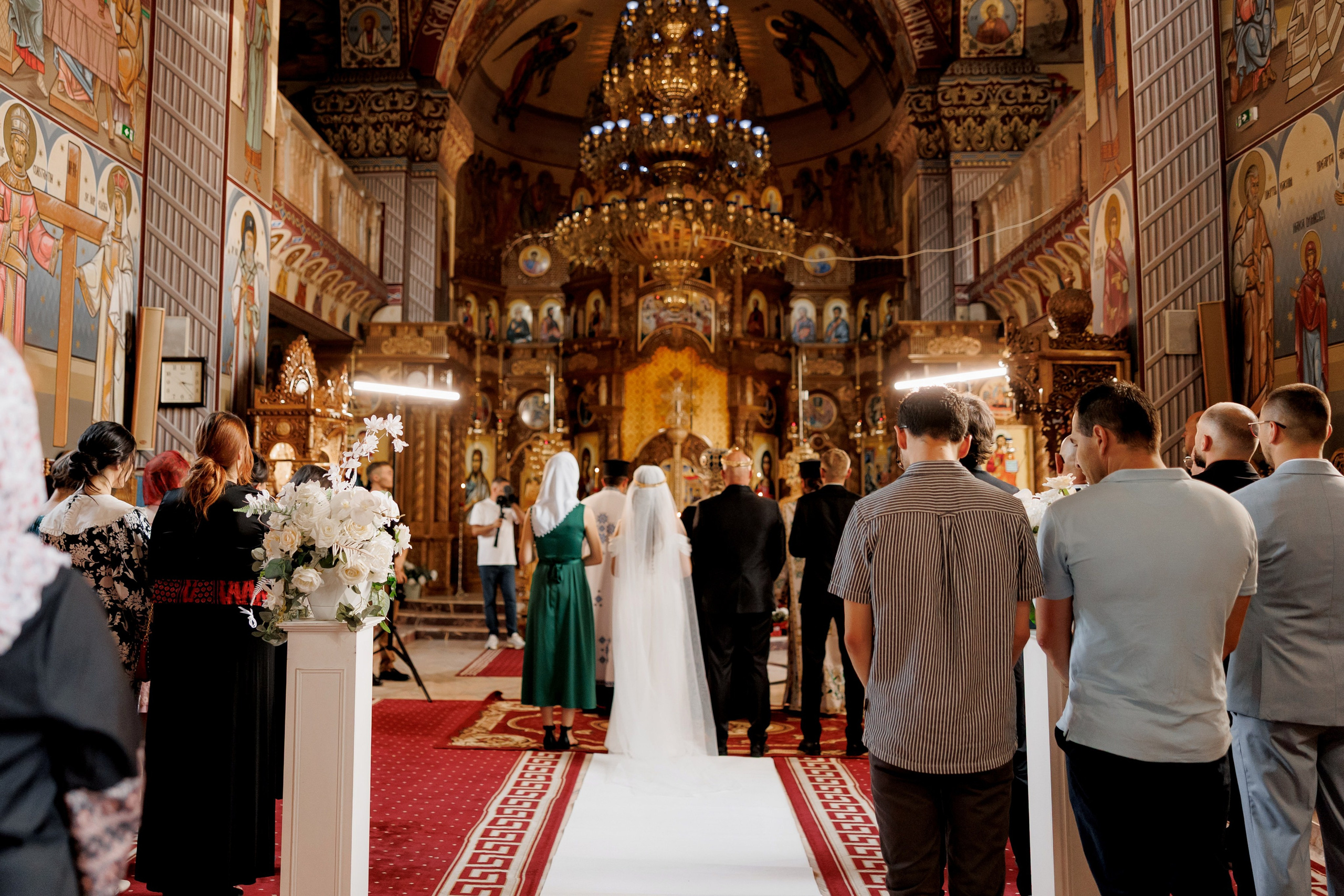 Maria & Vasile. Wedding Photographer, based in Iasi, Romania, but will travel all over the globe to make sure you look amazing in all your wedding photos