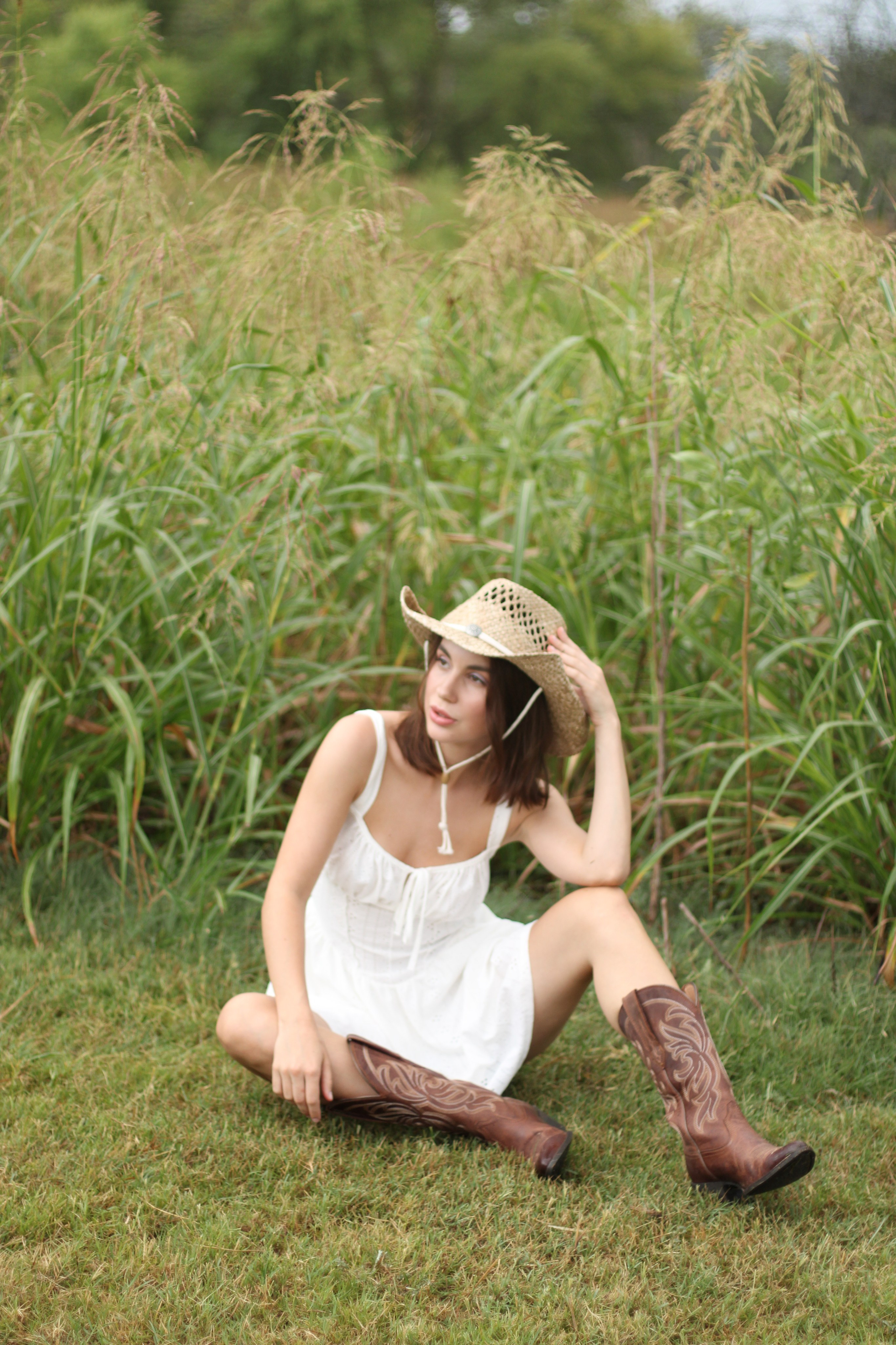 Countryside cowgirl-style portrait photoshoot. Lana Petrychenko — Portrait & Family Photographer. Valencia, Spain