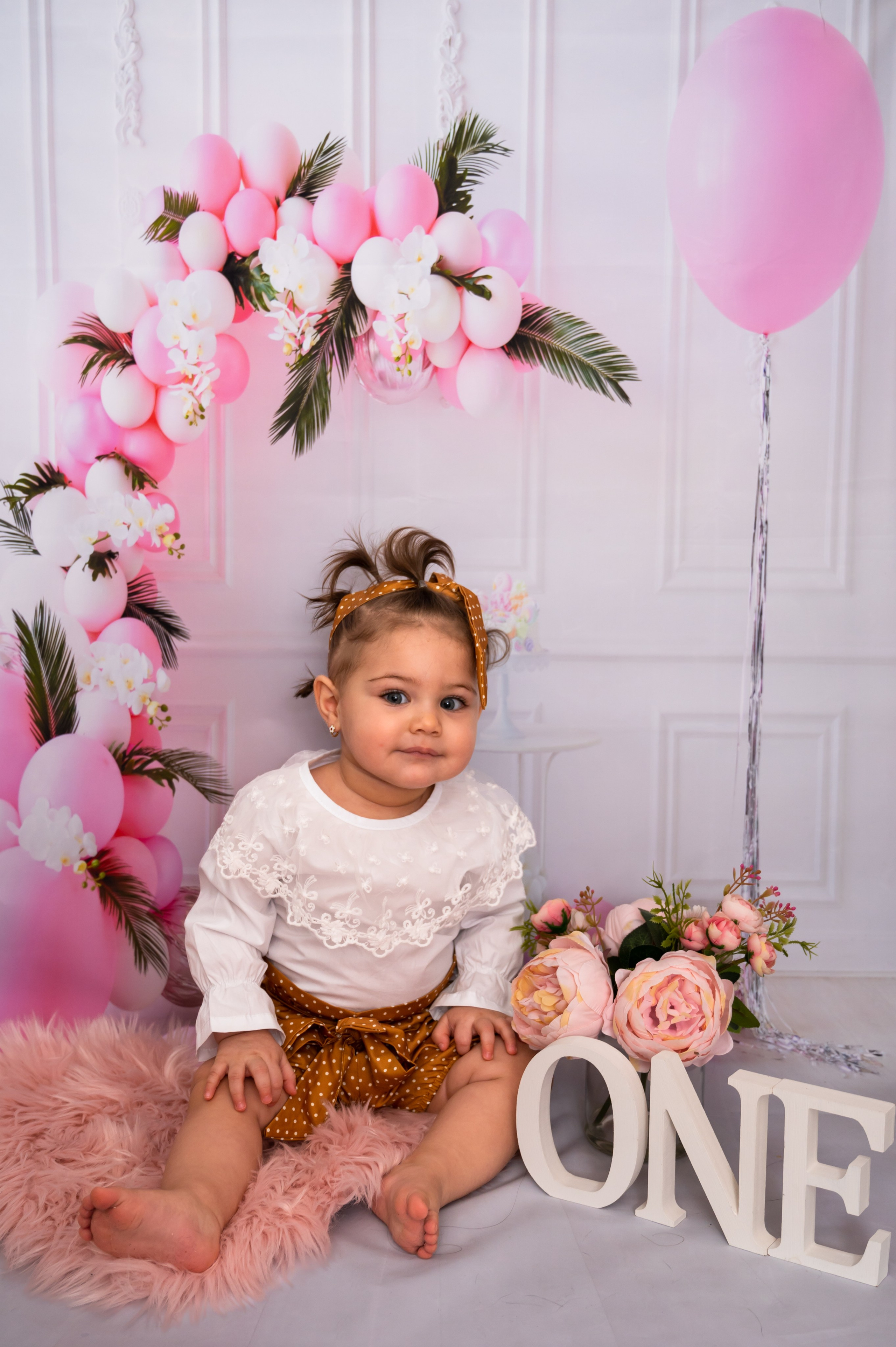 Smash the cake. Lucia Adam Family Photography