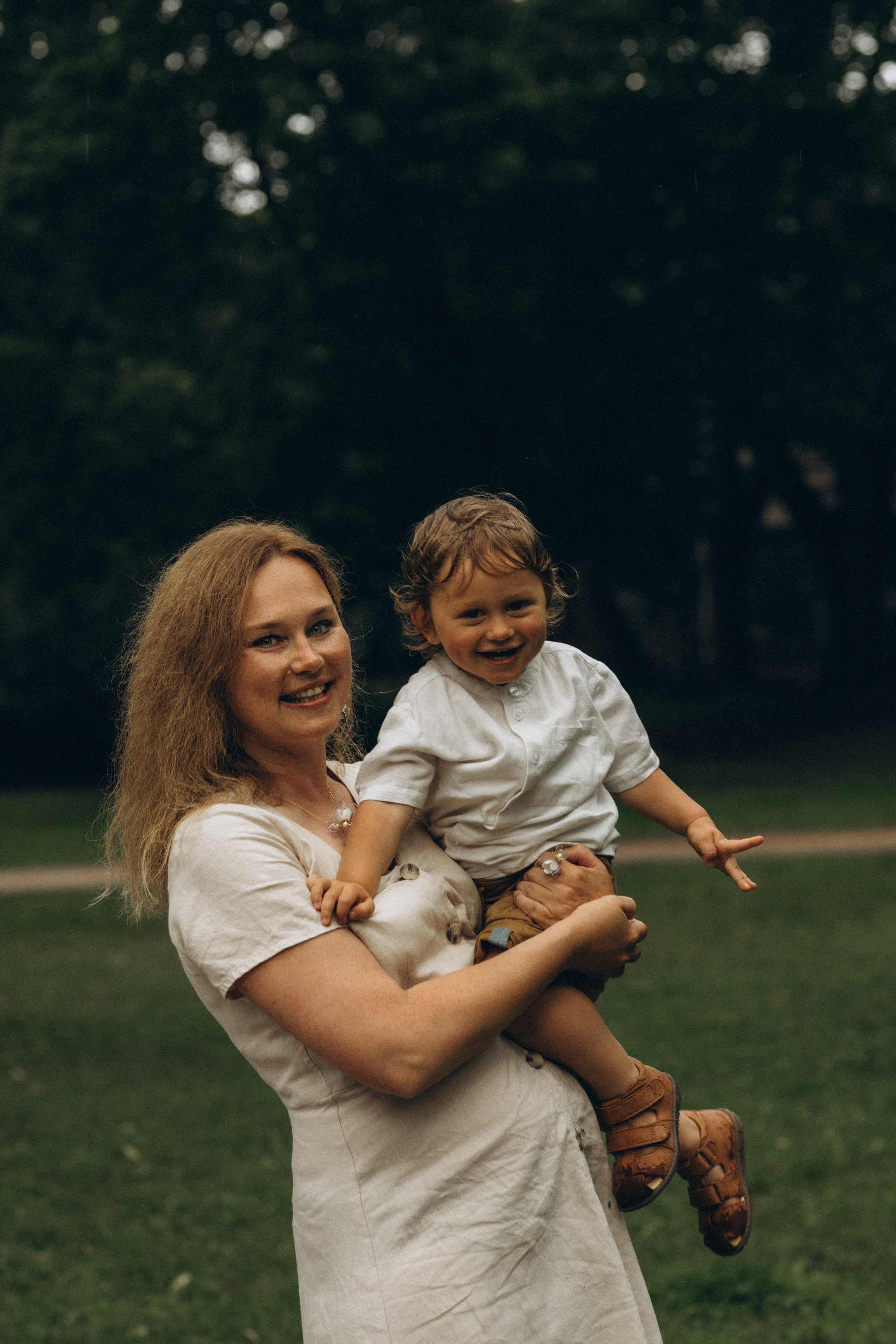 Kaivopuisto. Wedding and potrait photographer in Helsinki Vickan O
