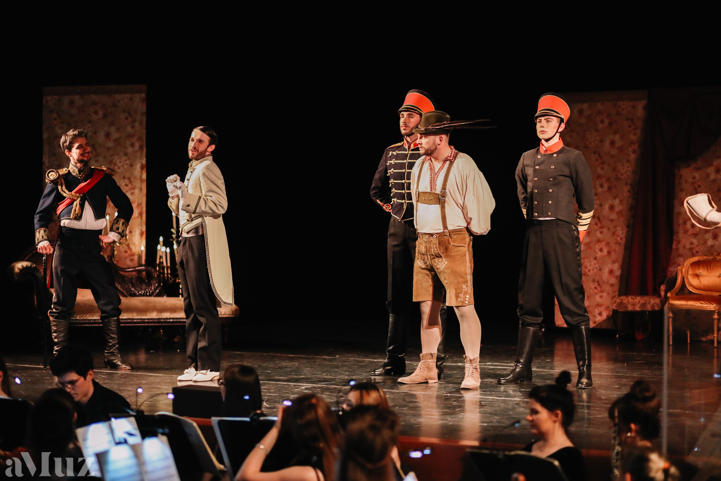 Opera Łąkowa. Fotograf Ślubny Warszawa - Sesje Biznesowe Rodzinne Eventy