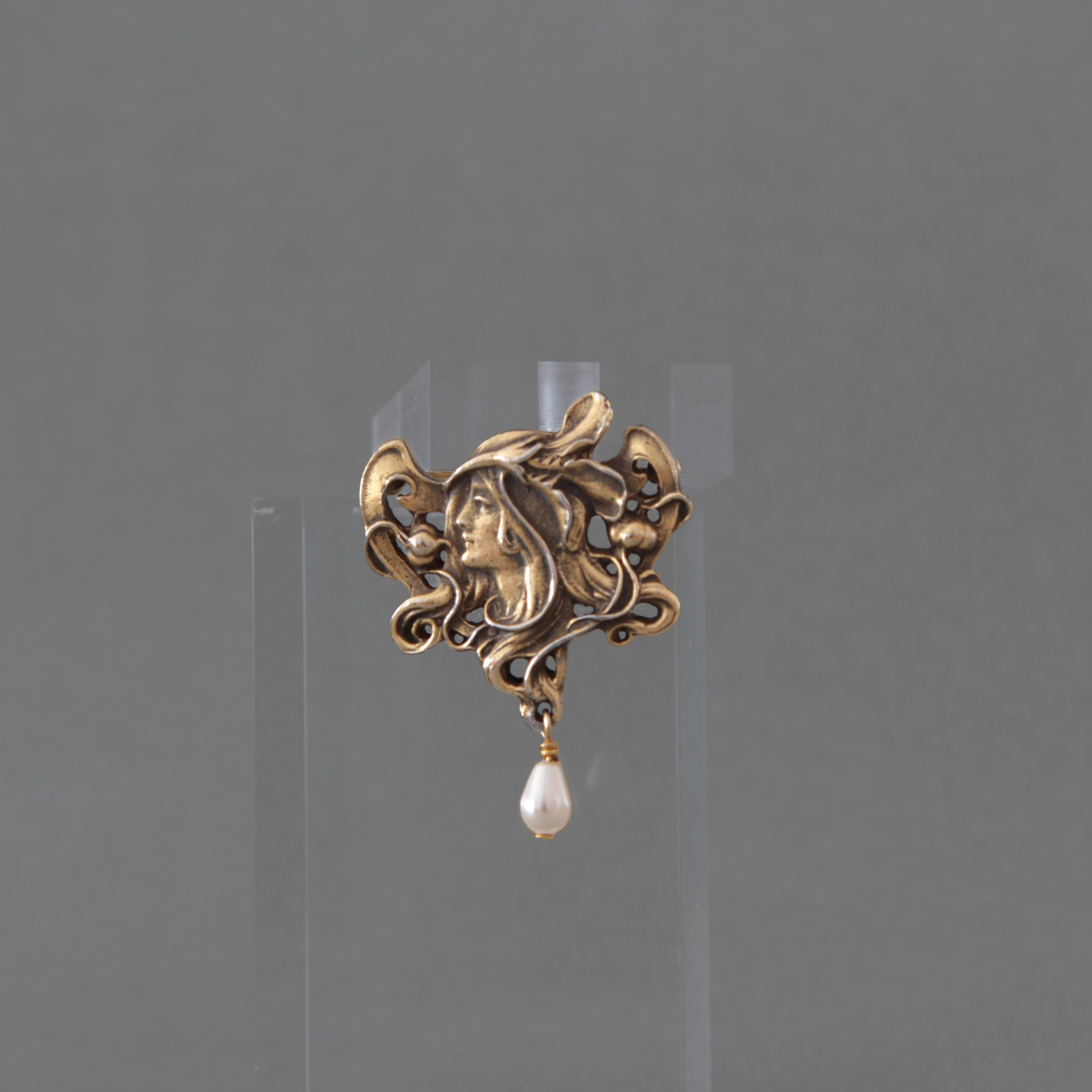 Alva Studios. Современнные и актикварные украшения в Барселоне, Москве и Санкт-Петербурге