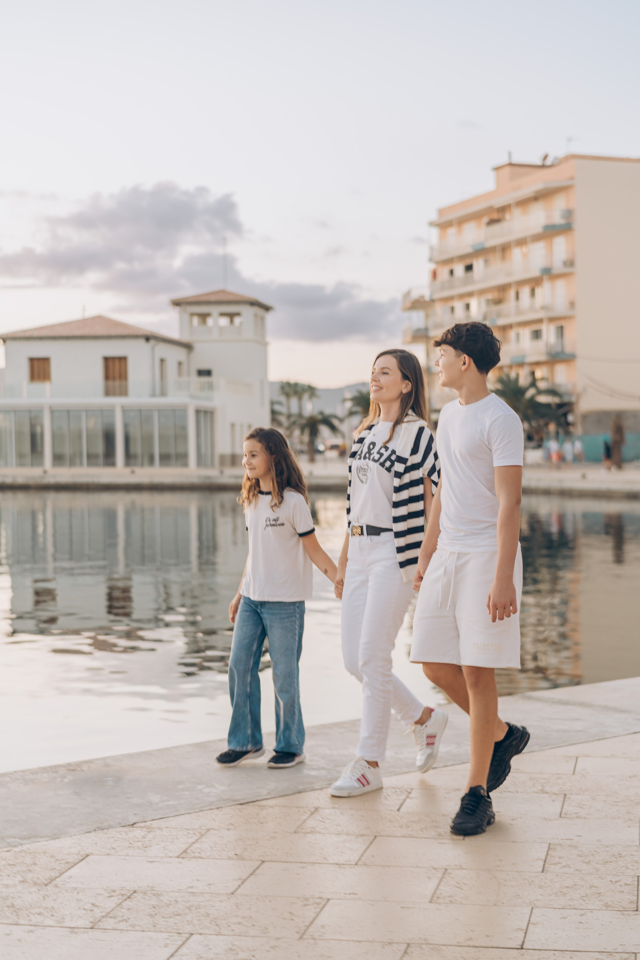 \Walk with kids. Фотограф Пальма де Майорка