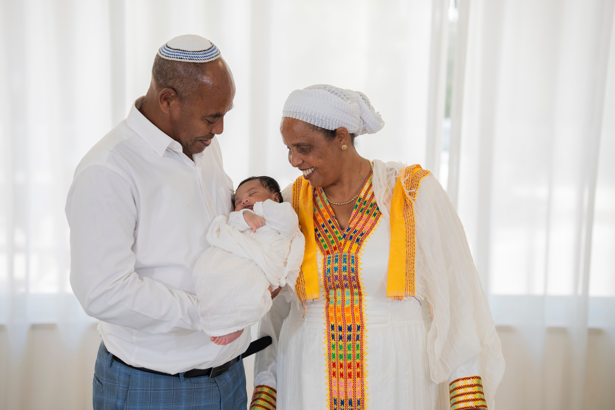 משפחת סלומון. יוסף מזרחי צילום חתונה, ברית וזוגיות. צלם מקצועי שאוהב להוציא אתכם הכי יפים ברגעים הכי מרגשים