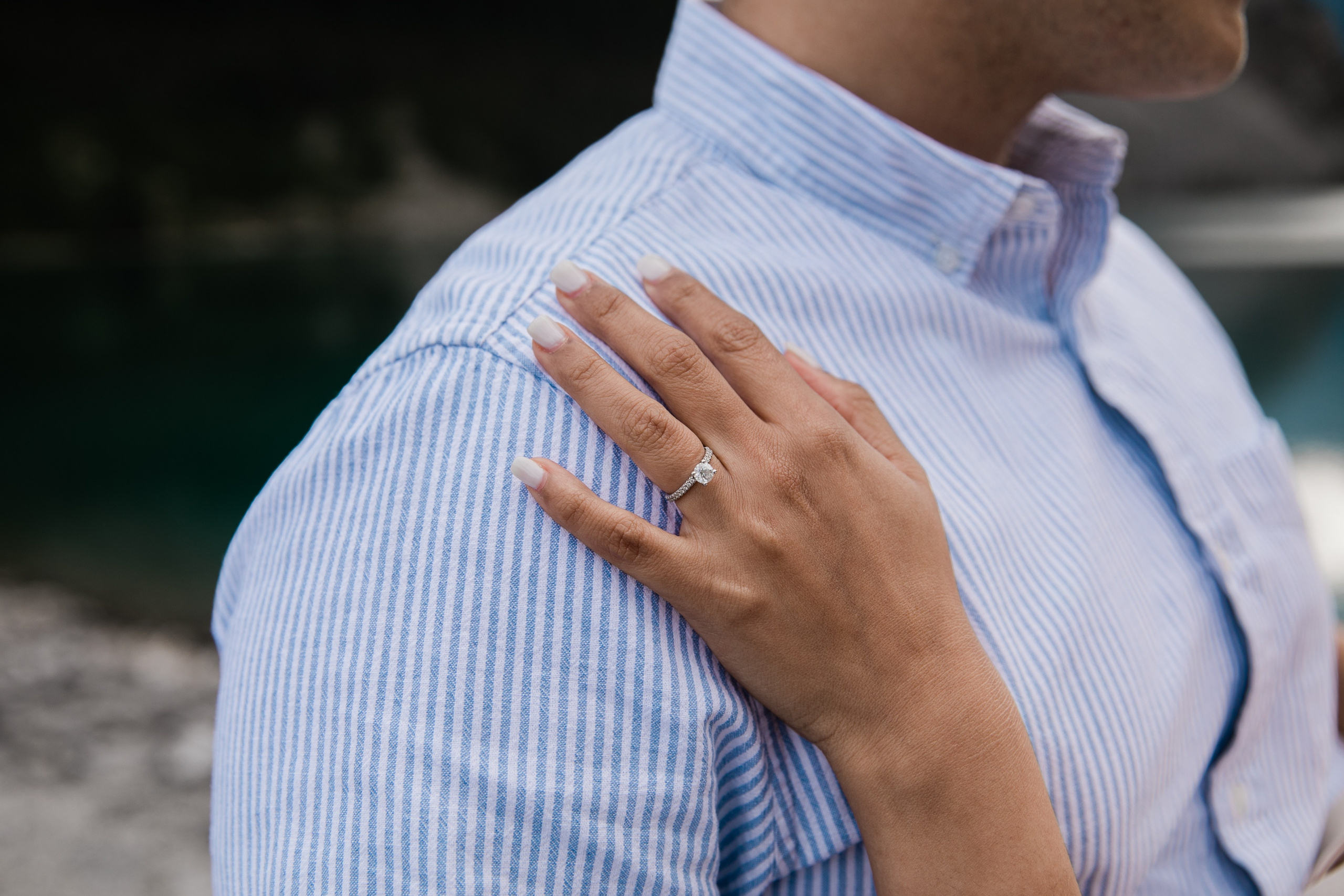 Pierina & Thomas — Canmore Engagement. Fotografía accesible en Calgary