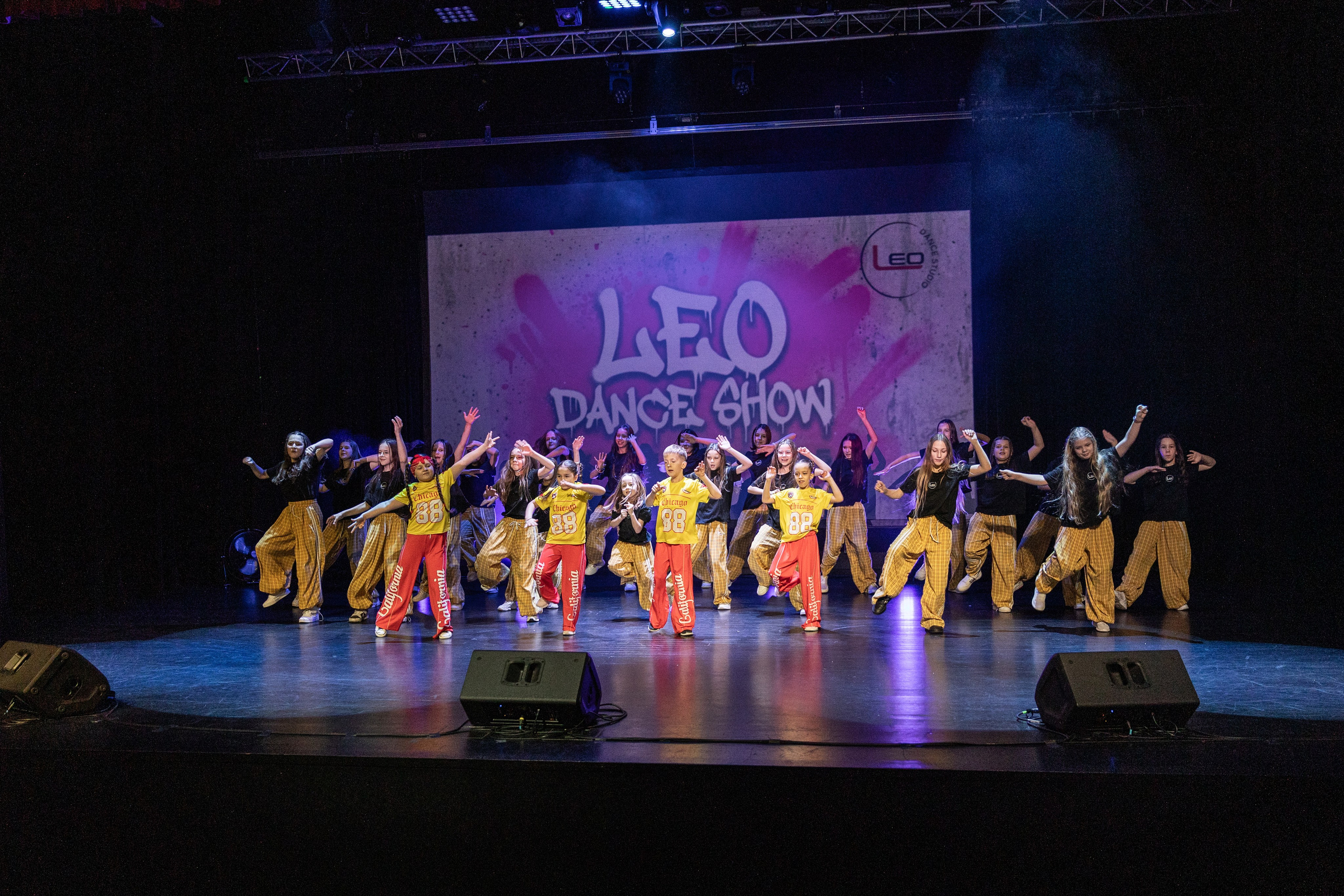 LEO DANCE SHOW WINTER 2025. Семейный и детский фотограф в Варшаве Мила Бобровская