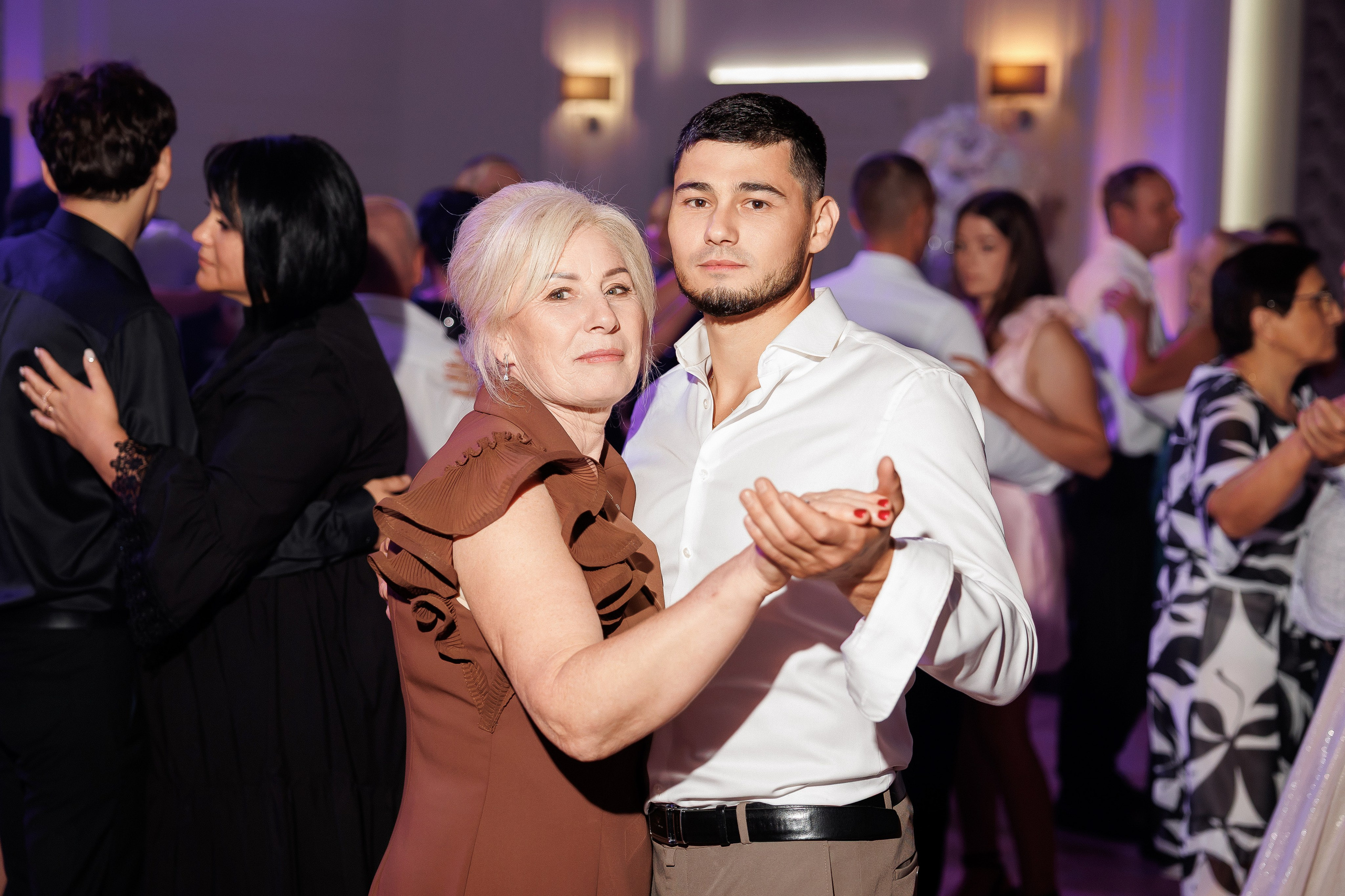 Eugen & Livia — Grand Elysee — Wedding Day. Servicii Foto și Video 067188353