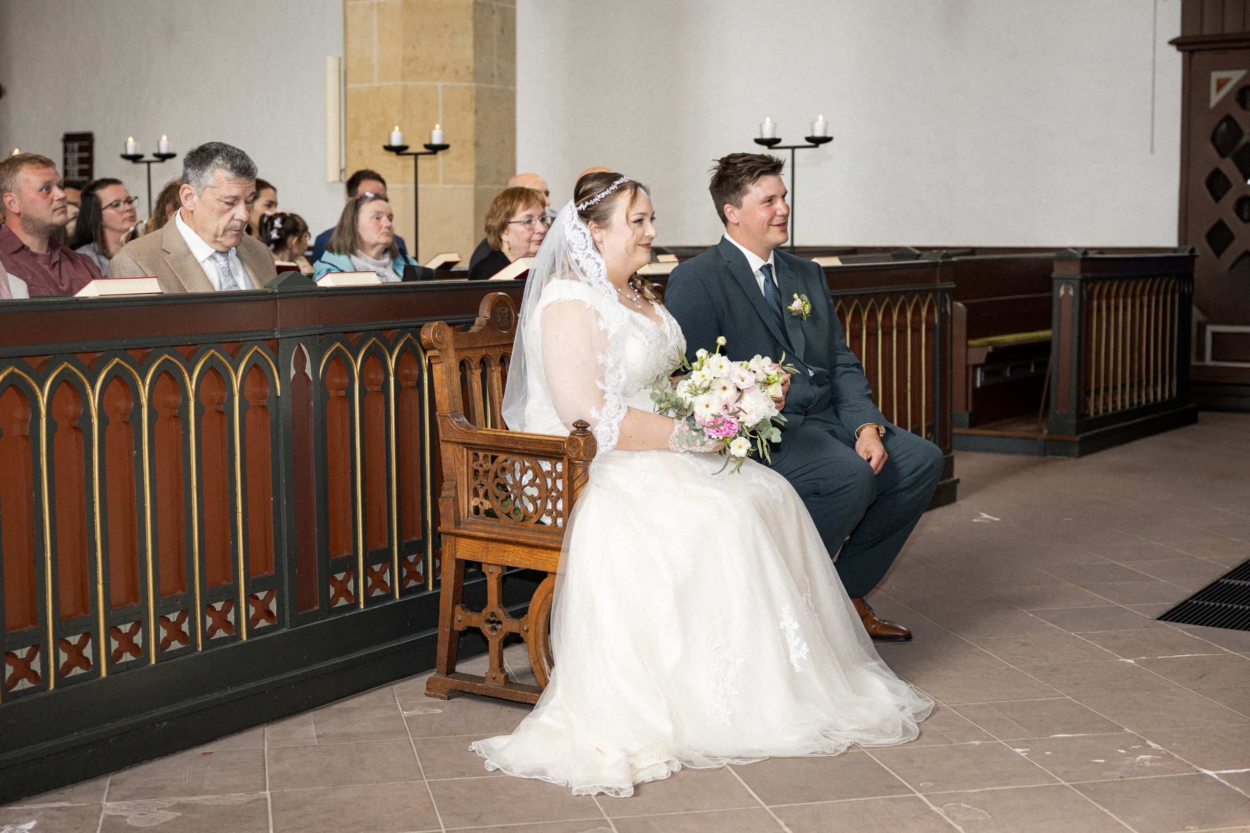 Kirchliche Trauung in Oerlinghausen – Emotionale Hochzeitsfotos & Stilvolle Reportagen!. Hochzeitsfotografin in Gütersloh | Authentische Hochzeitsreportagen | TK Photographie