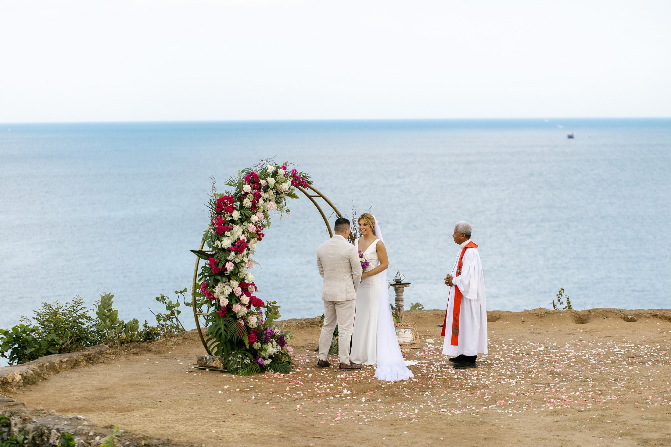 Escape to Bali on a cliff. Get.it.feel — Aesthetic Photography and Videography