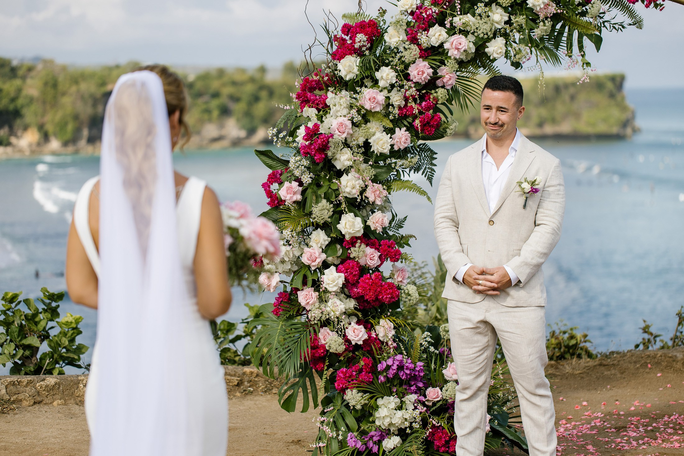 Escape to Bali on a cliff. Get.it.feel — Aesthetic Photography and Videography