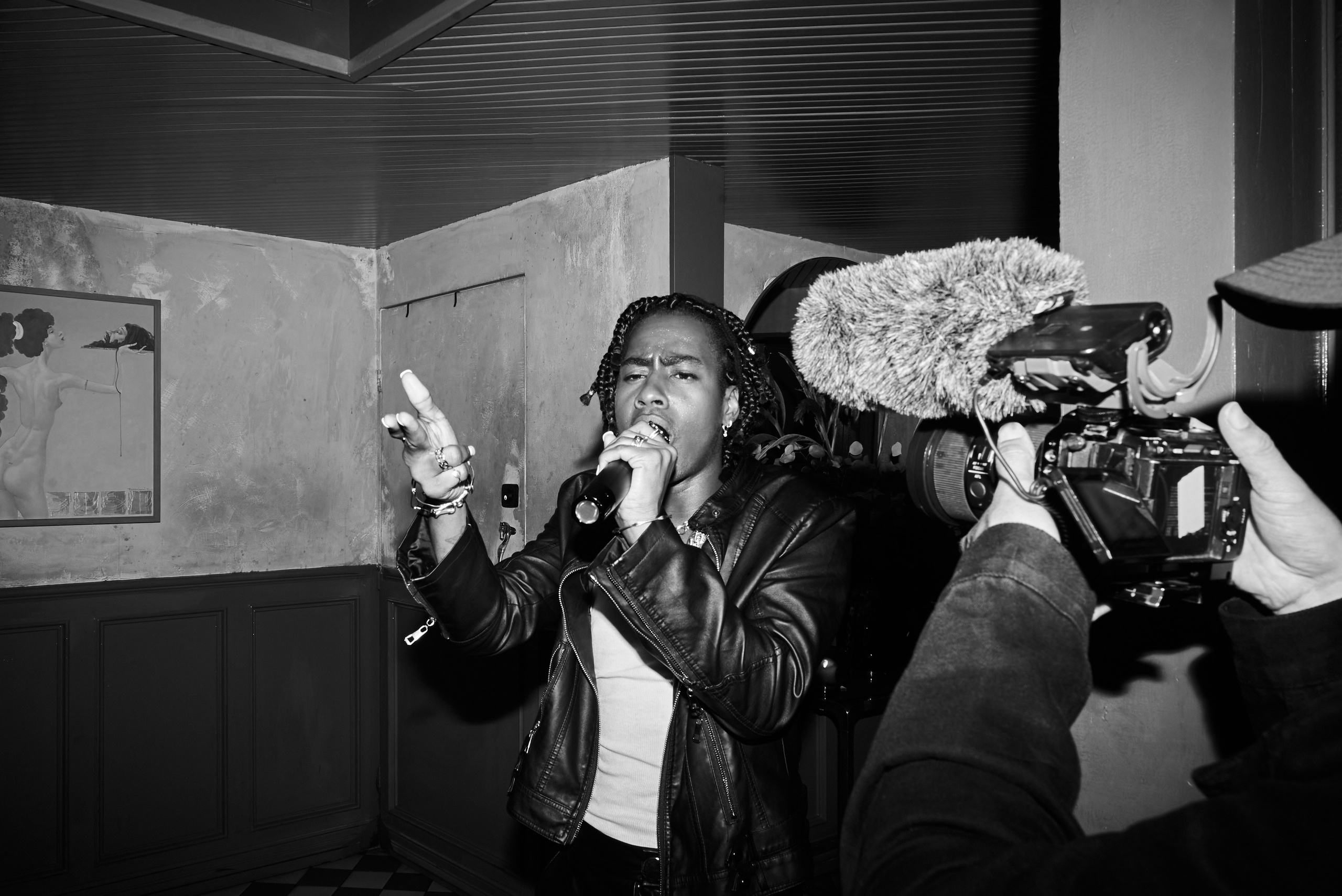 Alik Bulan sings a song