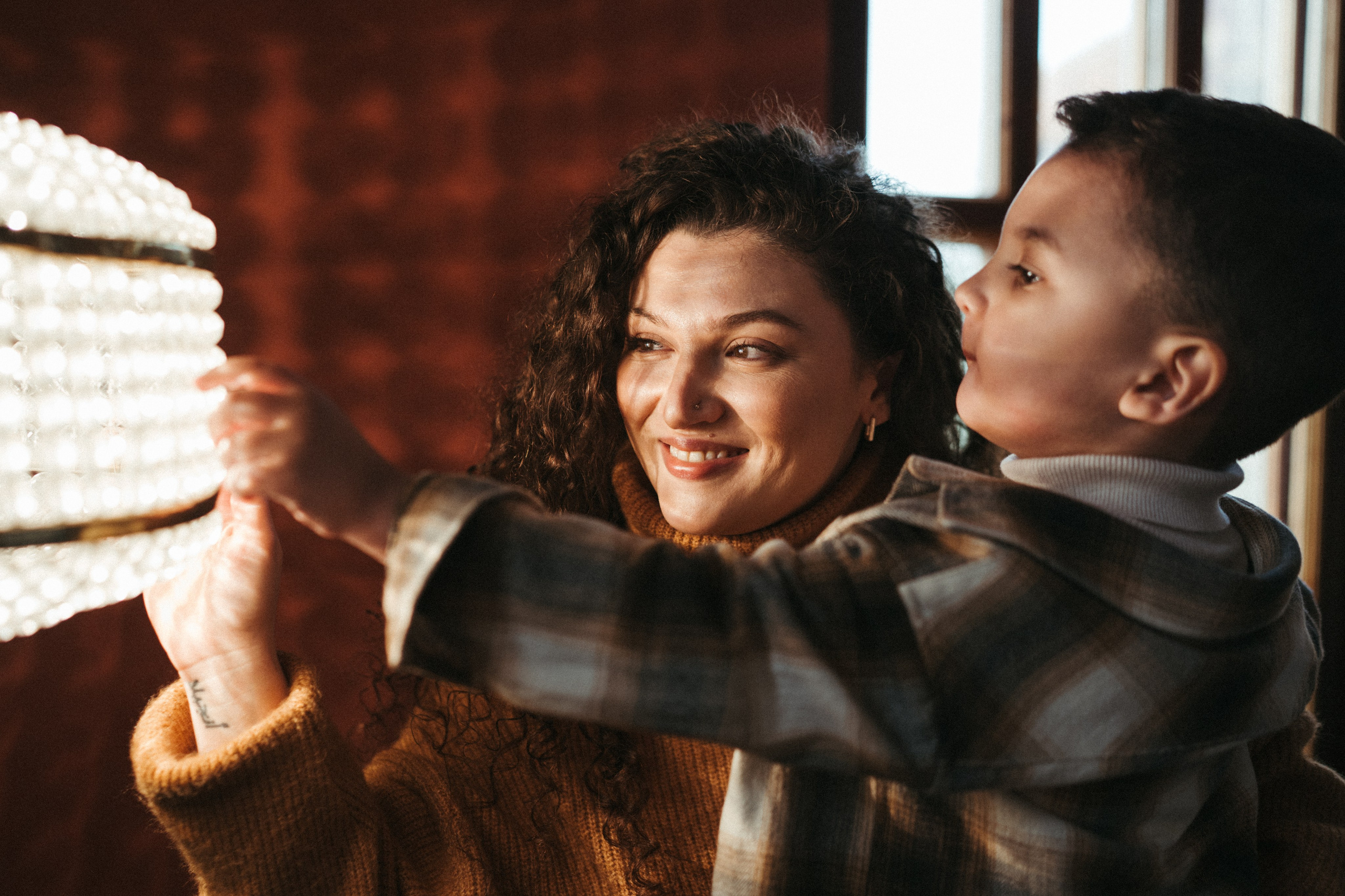 Lika and Anar. Family photographer in Saudi Arabia