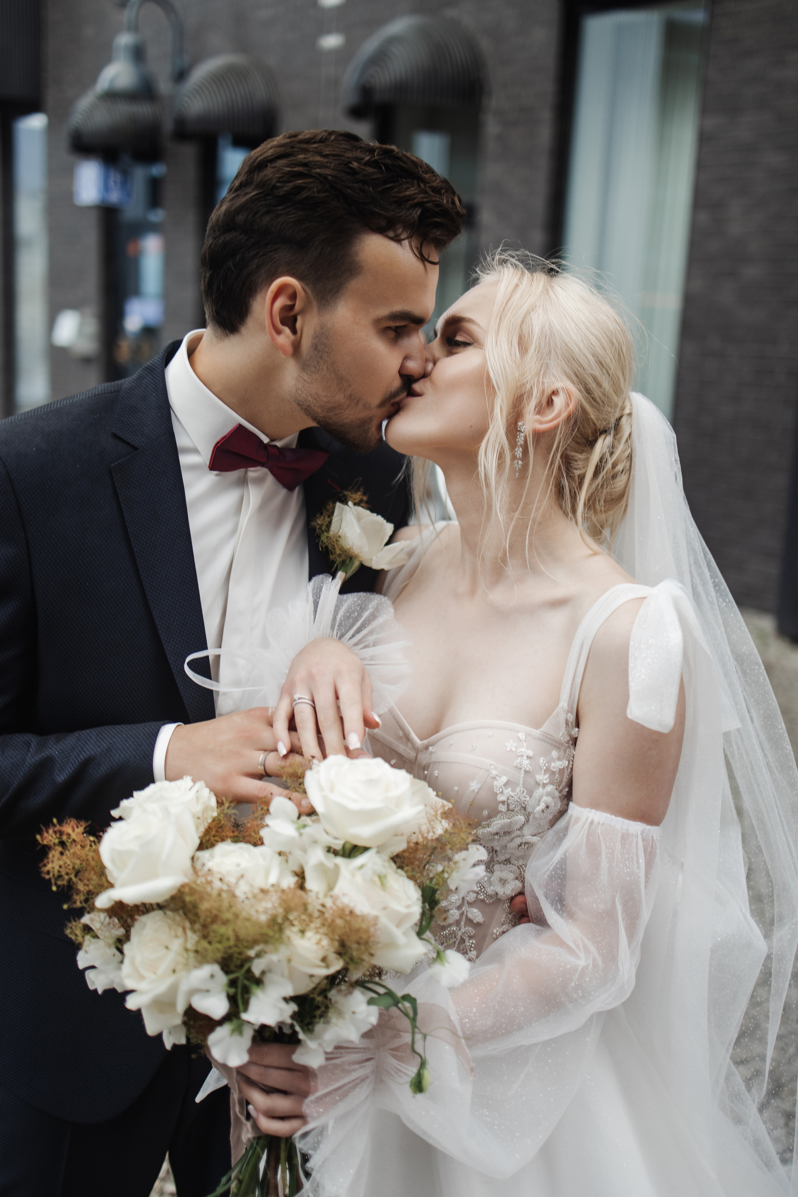 Tilstedeværelse av kjærlighet: Bryllupsbilder som varer livet ut. Bryllupsfotograf i hele Norge