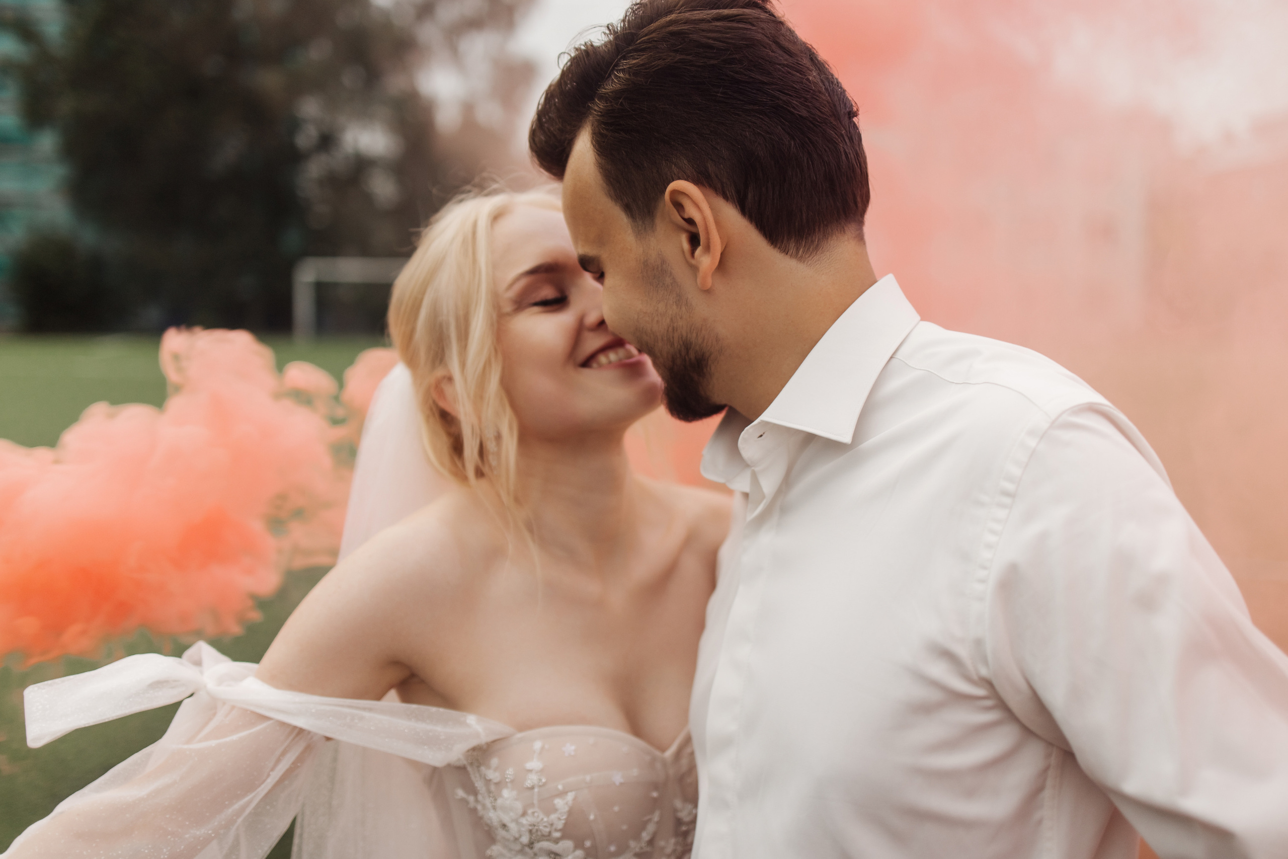 Tilstedeværelse av kjærlighet: Bryllupsbilder som varer livet ut. Bryllupsfotograf i hele Norge