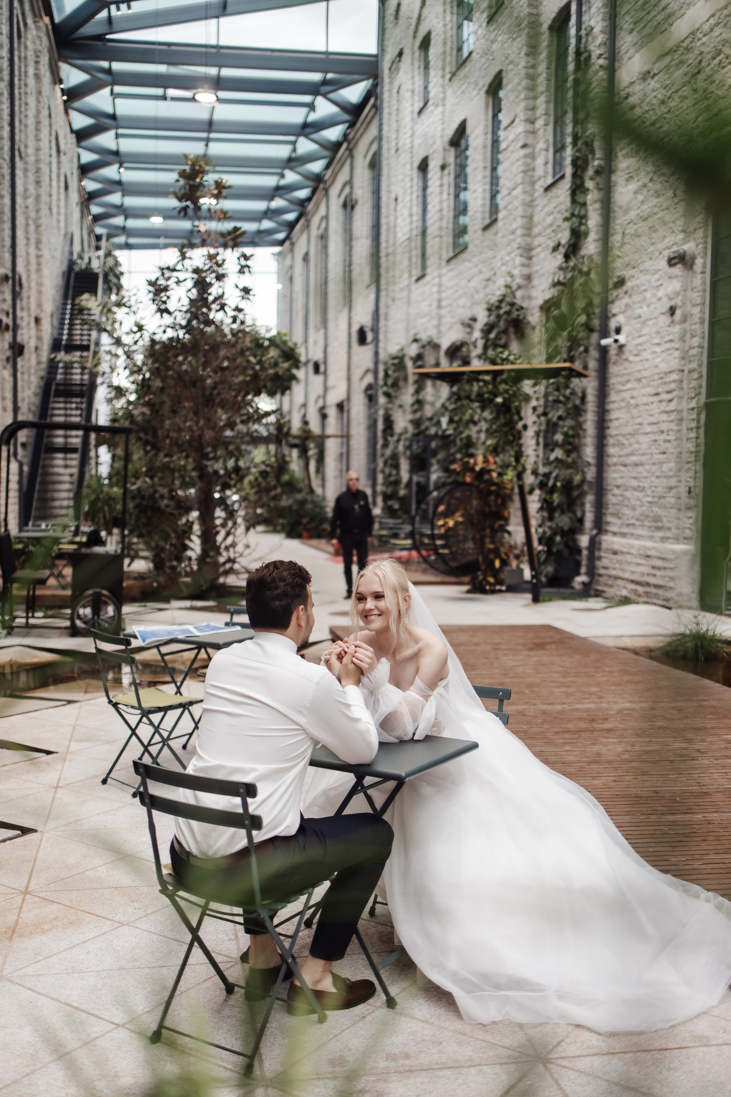 Tilstedeværelse av kjærlighet: Bryllupsbilder som varer livet ut. Bryllupsfotograf i hele Norge