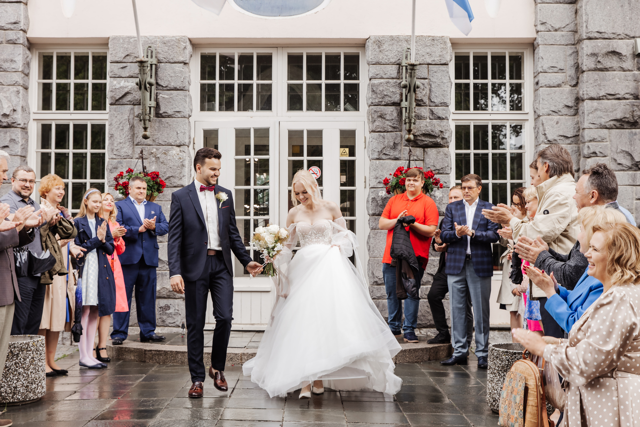 Tilstedeværelse av kjærlighet: Bryllupsbilder som varer livet ut. Bryllupsfotograf i hele Norge