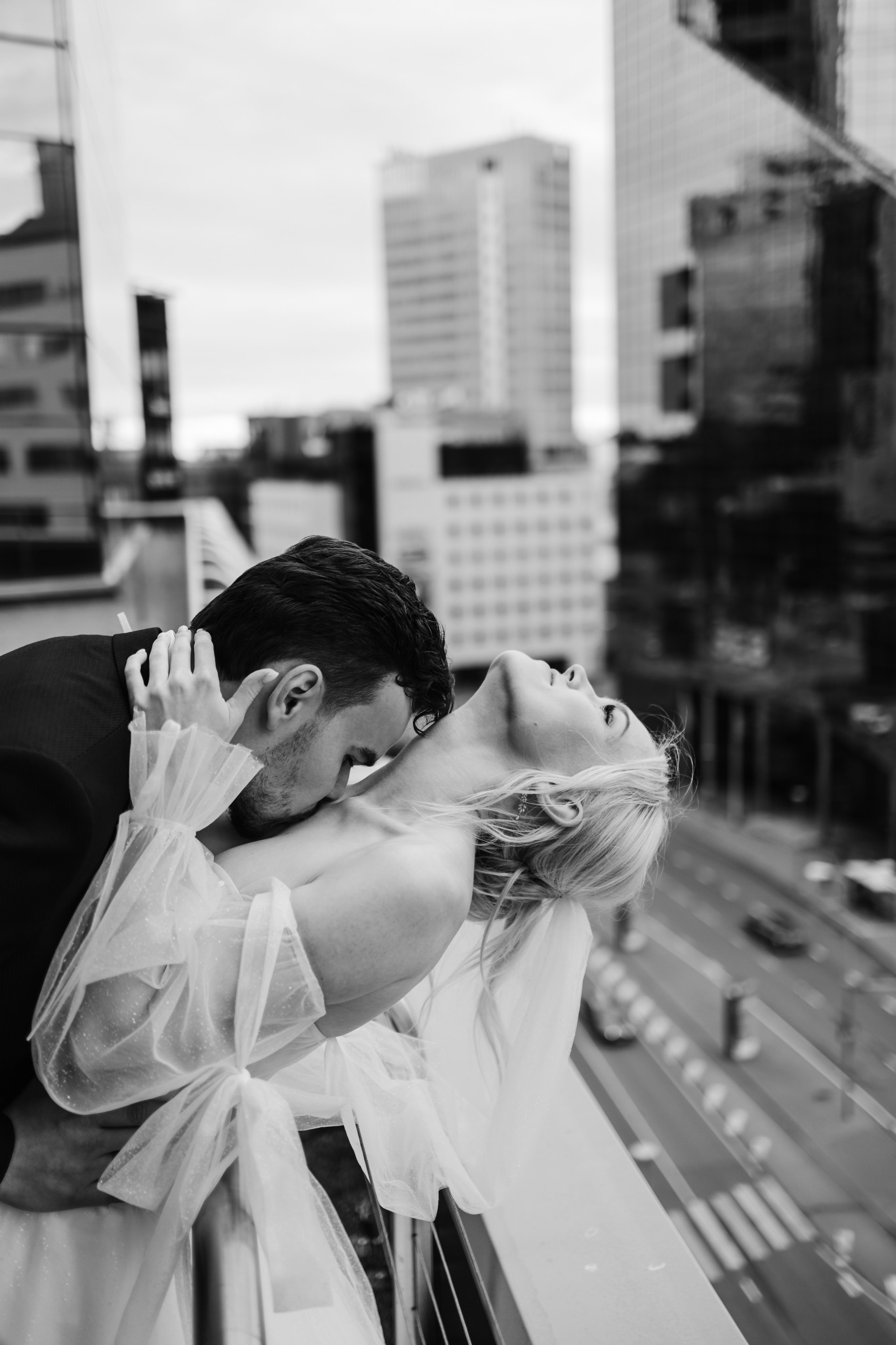 Tilstedeværelse av kjærlighet: Bryllupsbilder som varer livet ut. Bryllupsfotograf i hele Norge