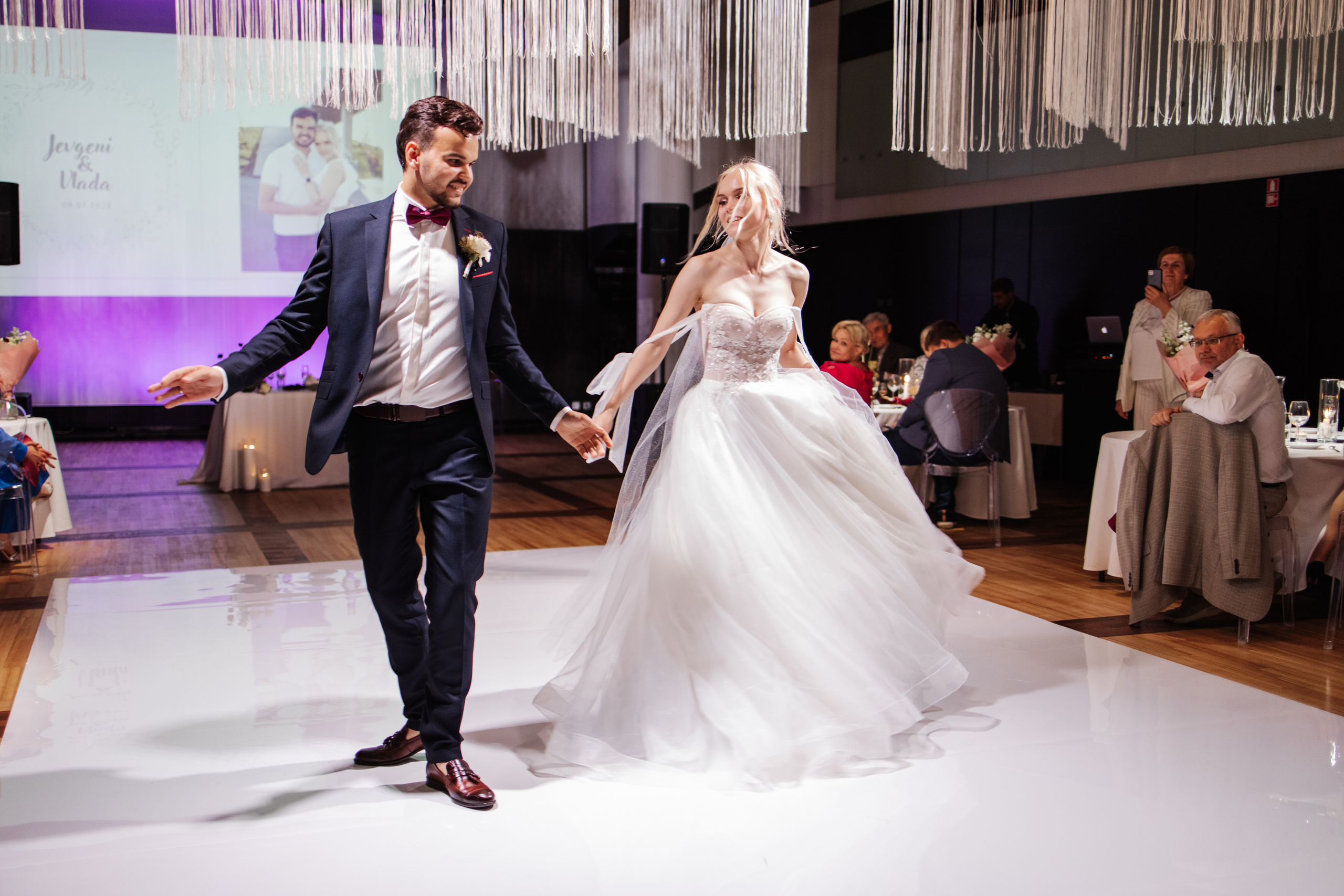 Tilstedeværelse av kjærlighet: Bryllupsbilder som varer livet ut. Bryllupsfotograf i hele Norge