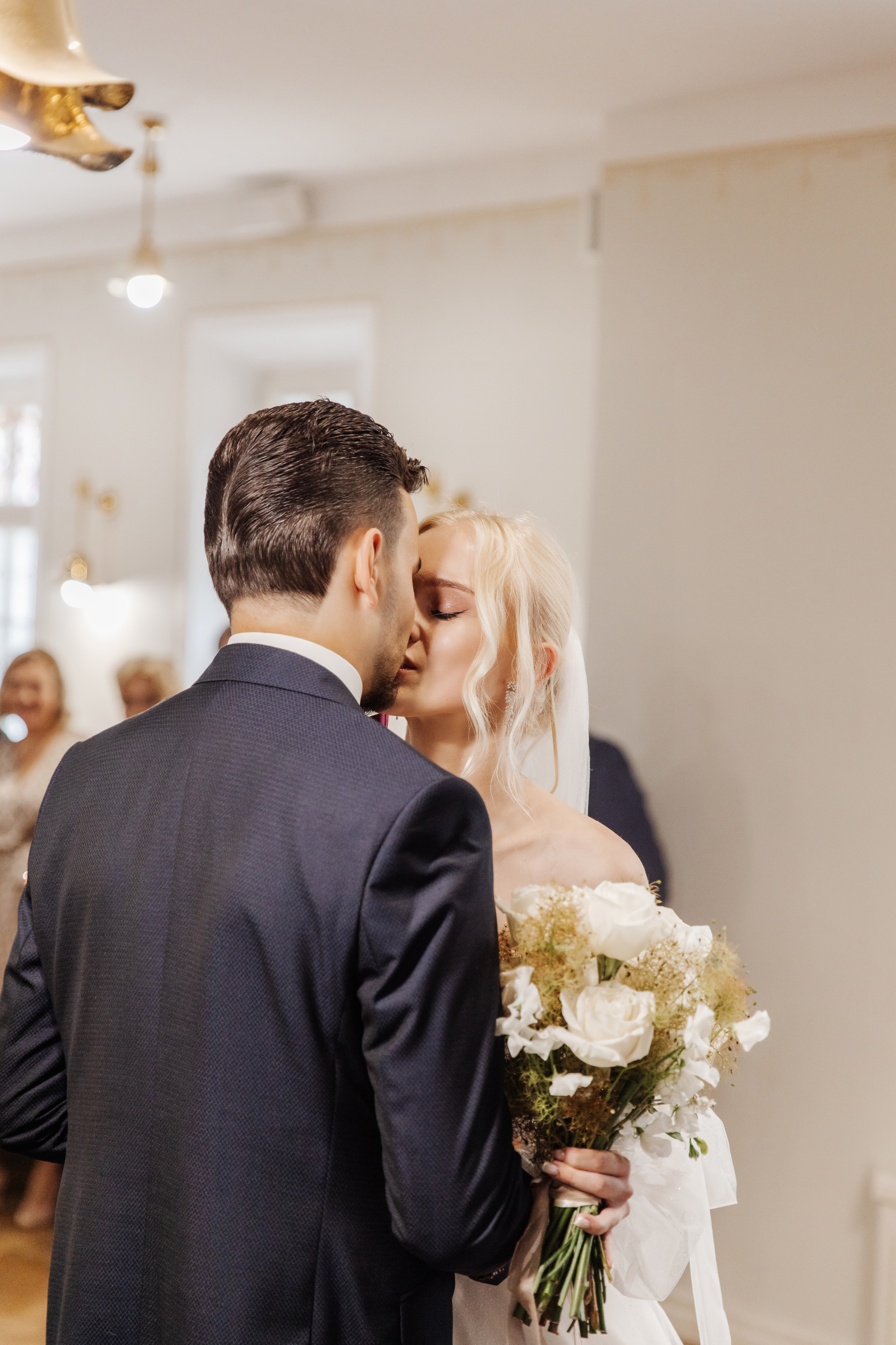 Tilstedeværelse av kjærlighet: Bryllupsbilder som varer livet ut. Bryllupsfotograf i hele Norge