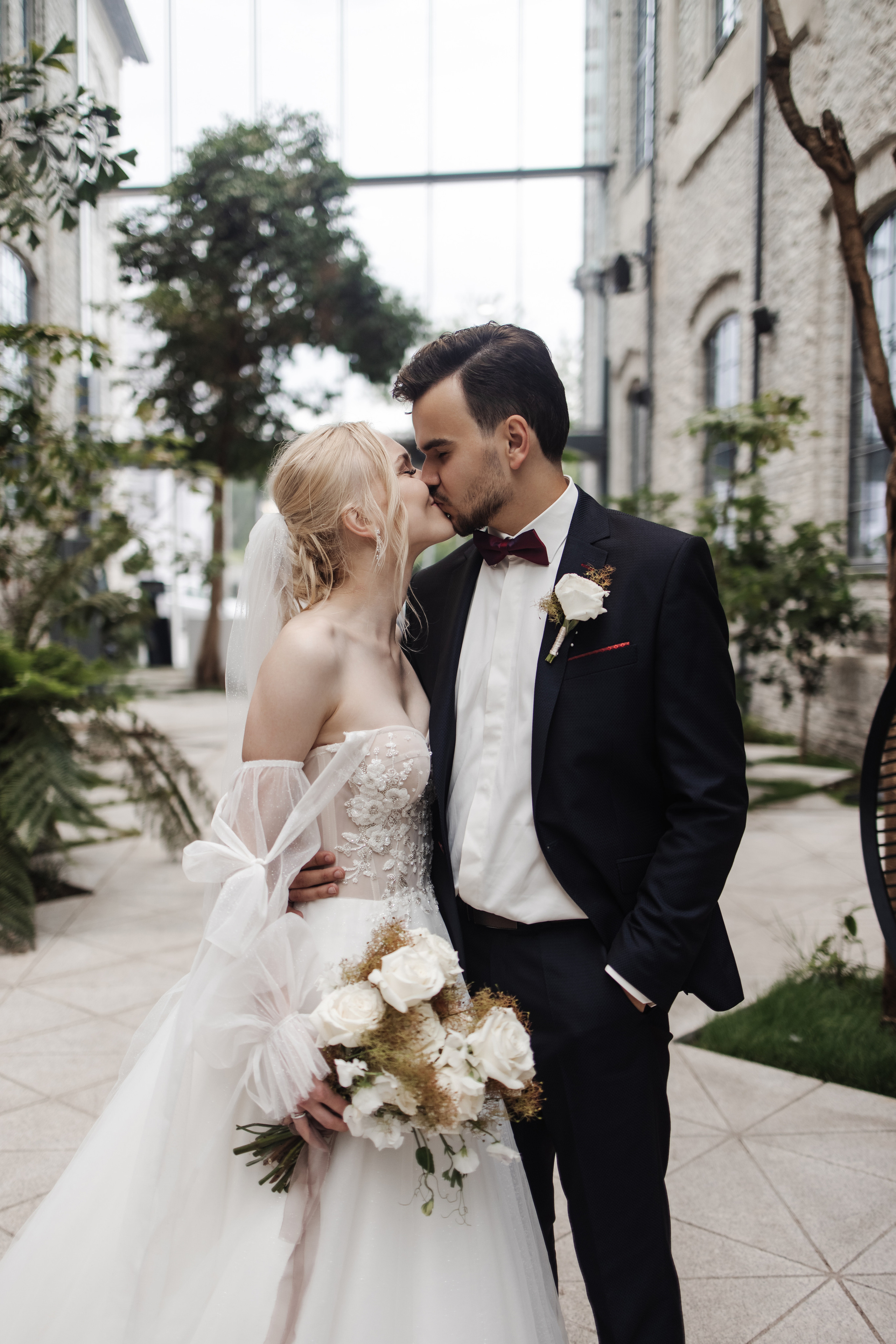 Tilstedeværelse av kjærlighet: Bryllupsbilder som varer livet ut. Bryllupsfotograf i hele Norge