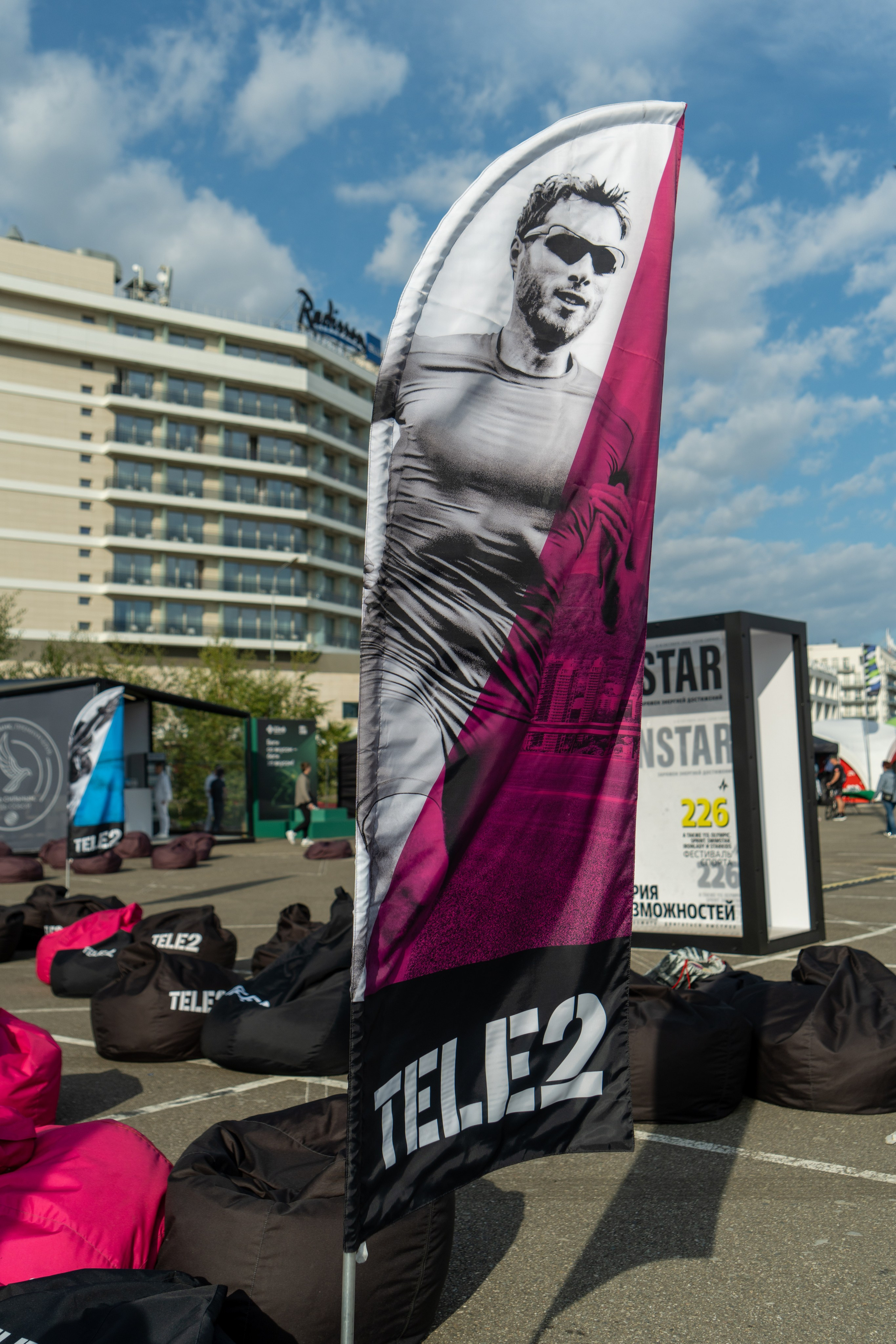 Фотоотчет партнерской интеграции для компании TELE2 на фестивале Ironstar. Репортажный фотограф в Красной Поляне и Сочи Павлюченко Екатерина