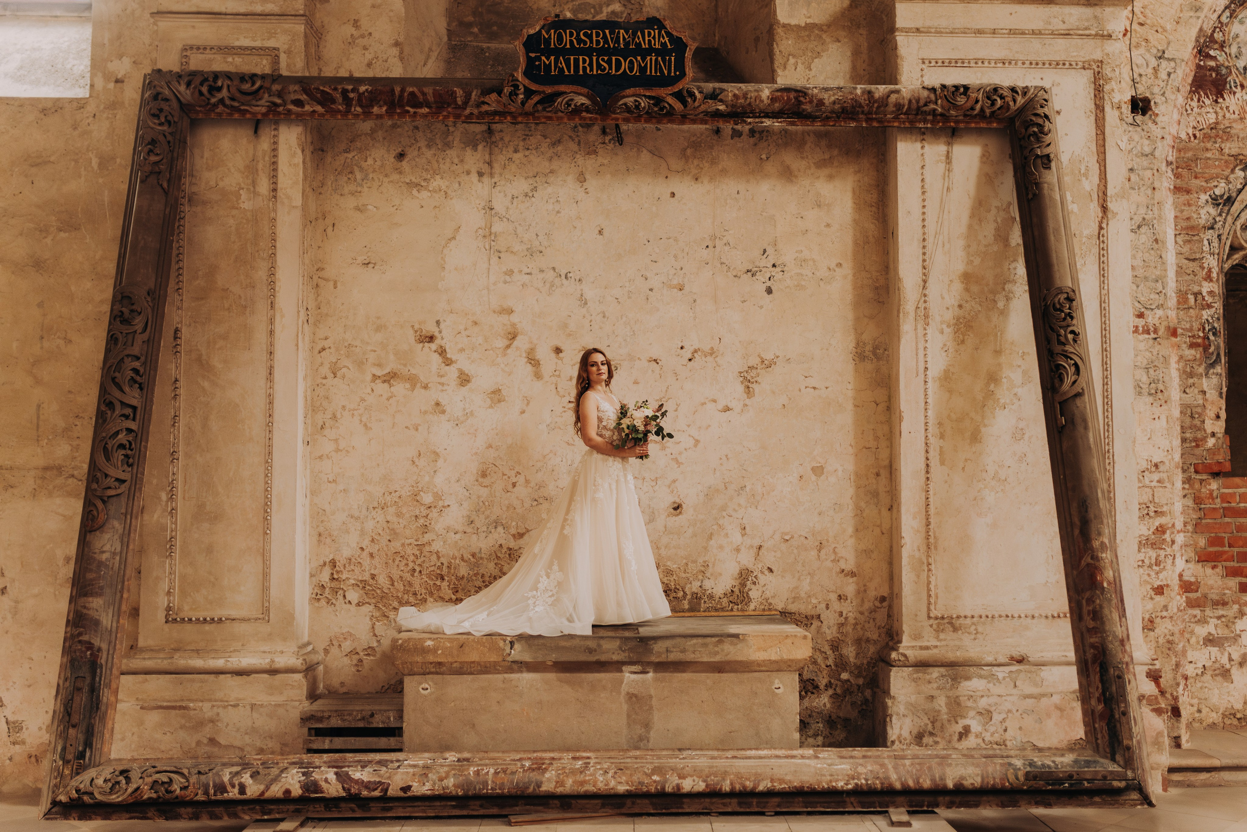 Klasztor Cystersów w Lubiążu: Plener ślubny Oli i Rafała. Fotograf ślubny Śląsk – reportaż ślubny | KarkowskaFoto