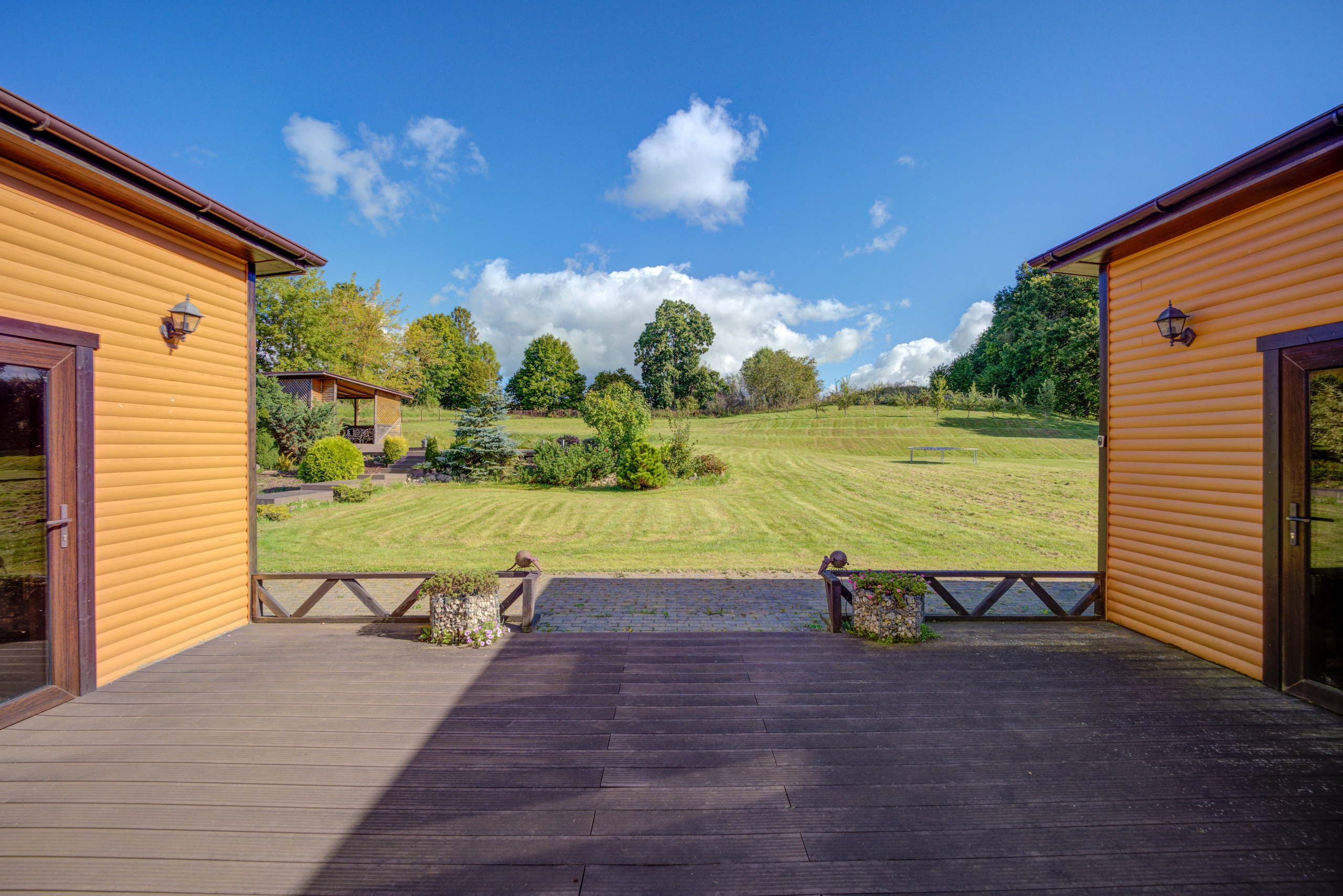 Sadyba Vinliaus r. prie ežero. Elina Sapiega fotografė Vilniuje