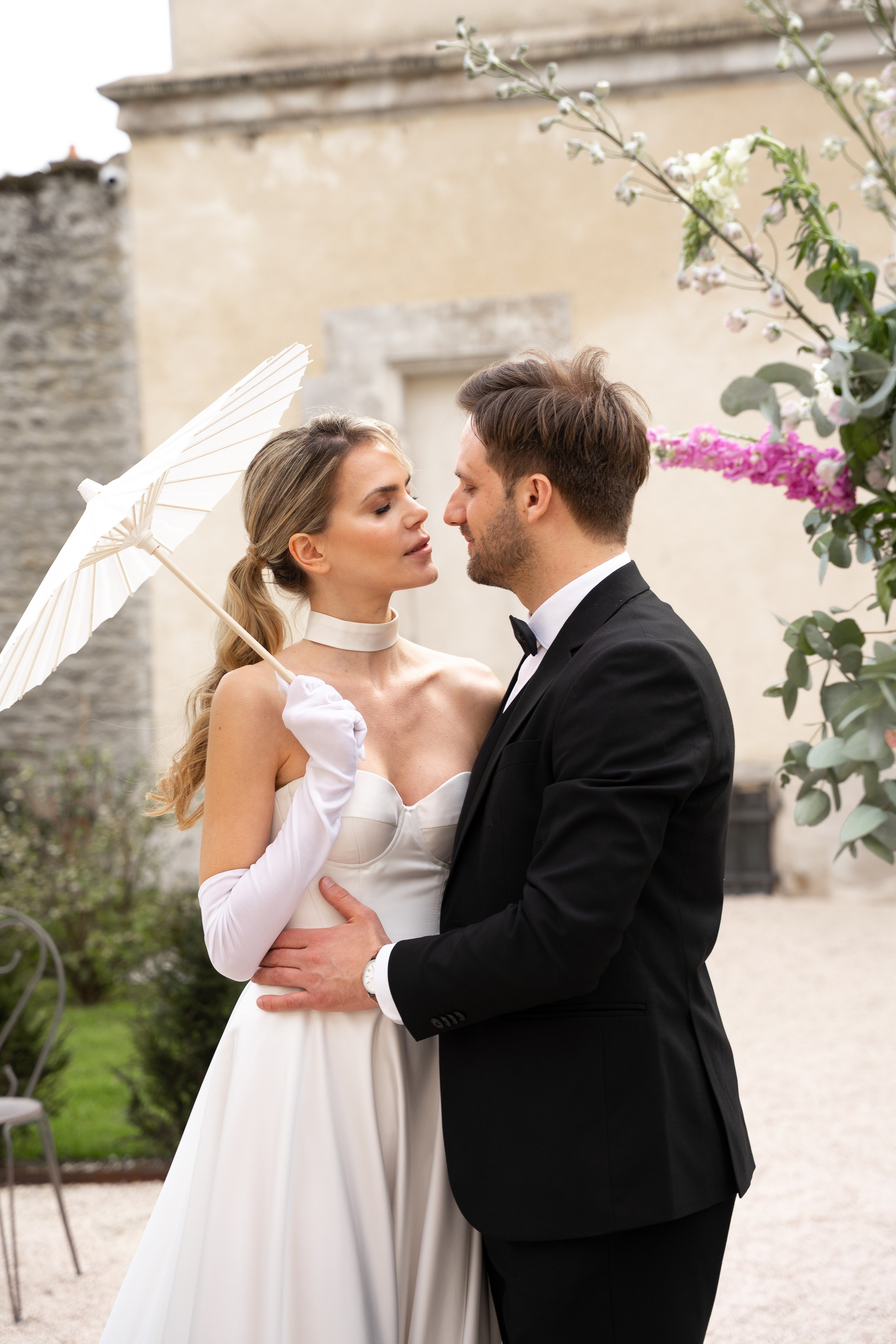 Chateau elopement inspiration. Wedding photographer in Paris Oksana Shum