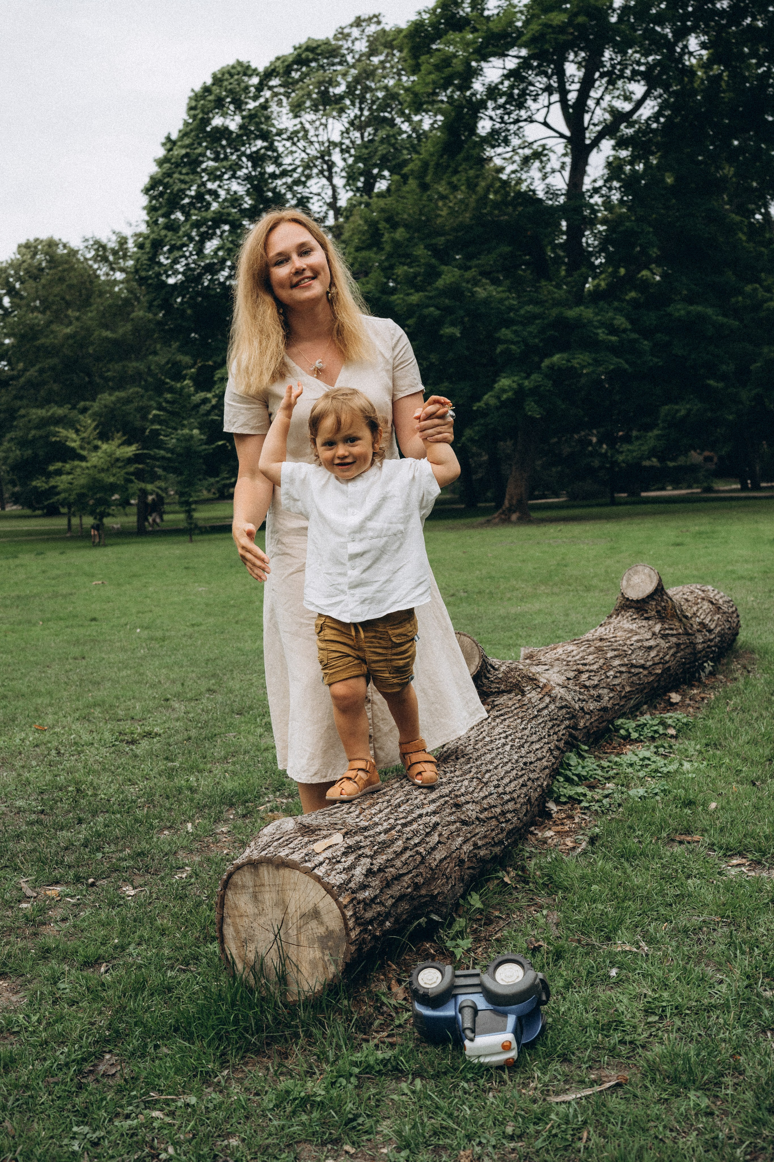 Kaivopuisto. Wedding and potrait photographer in Helsinki Vickan O