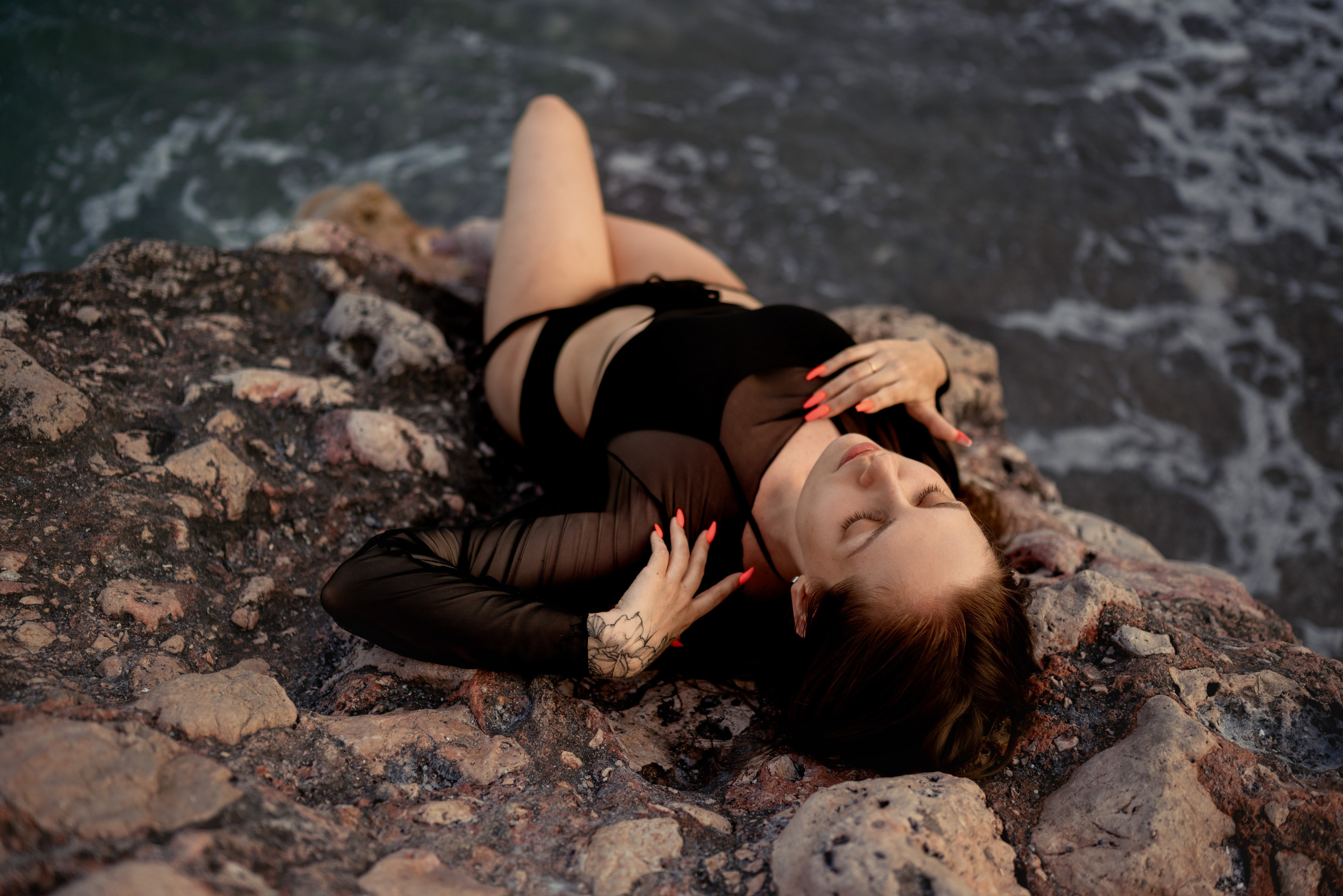 Фотосессия на диком пляже Бельдиби. Фотограф в Анталии, Кемере, Турции