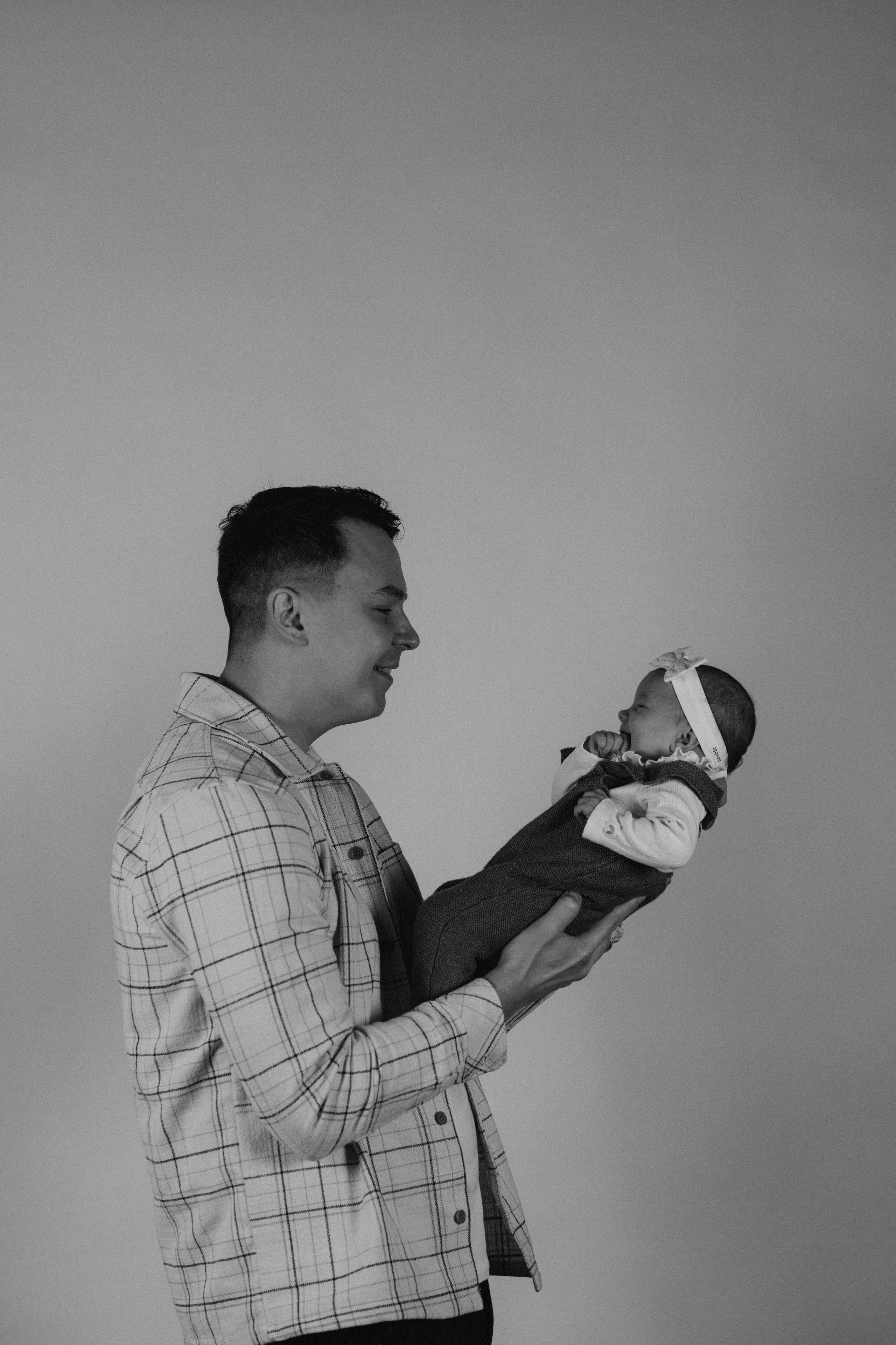 Family, bnw, photoshoot. Wedding and potrait photographer in Helsinki Vickan O